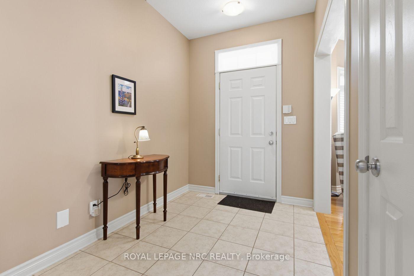 Photo 6 of 8142 Costabile Drive, Niagara Falls, Ascot — HOMEH