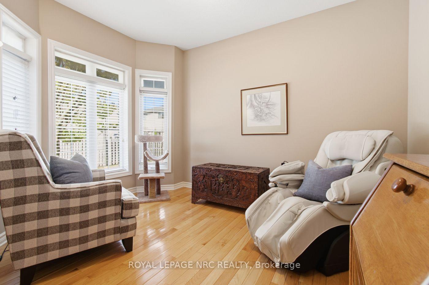 Photo 8 of 8142 Costabile Drive, Niagara Falls, Ascot — HOMEH