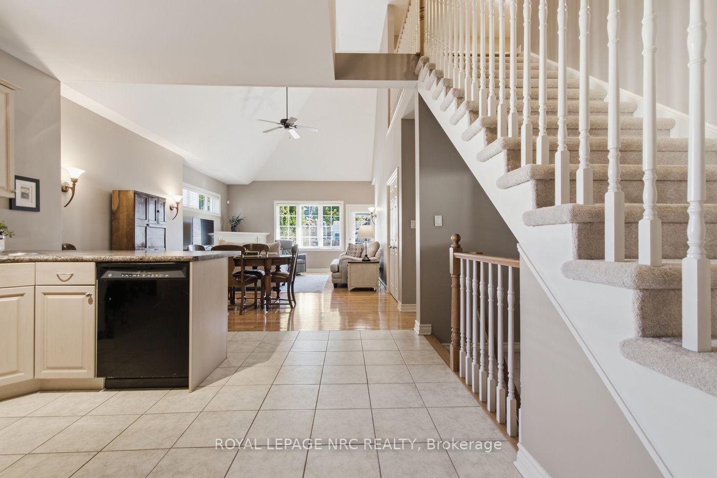Photo 10 of 8142 Costabile Drive, Niagara Falls, Ascot — HOMEH