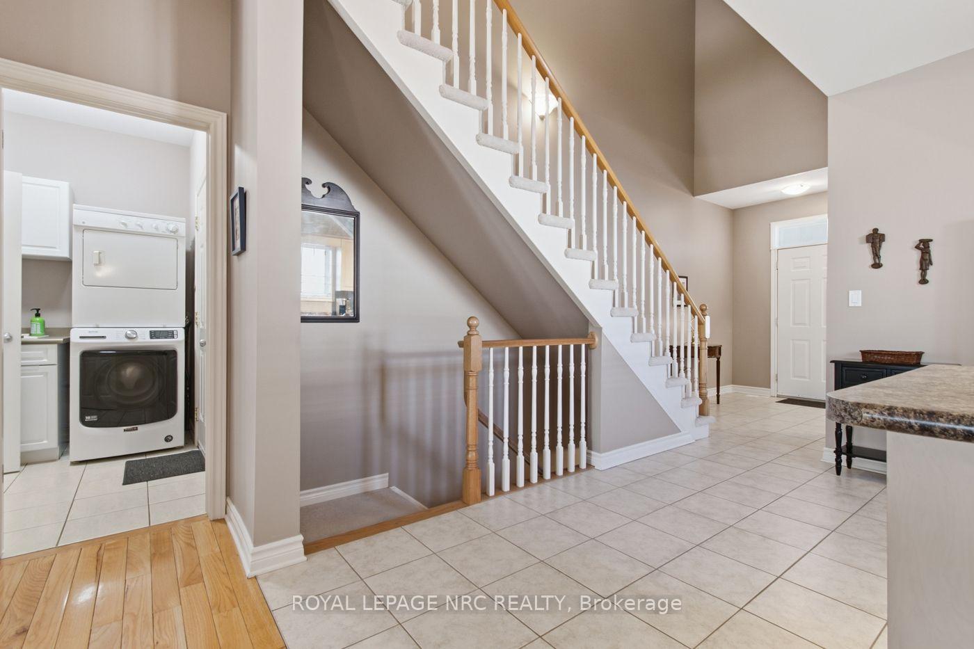 Photo 13 of 8142 Costabile Drive, Niagara Falls, Ascot — HOMEH