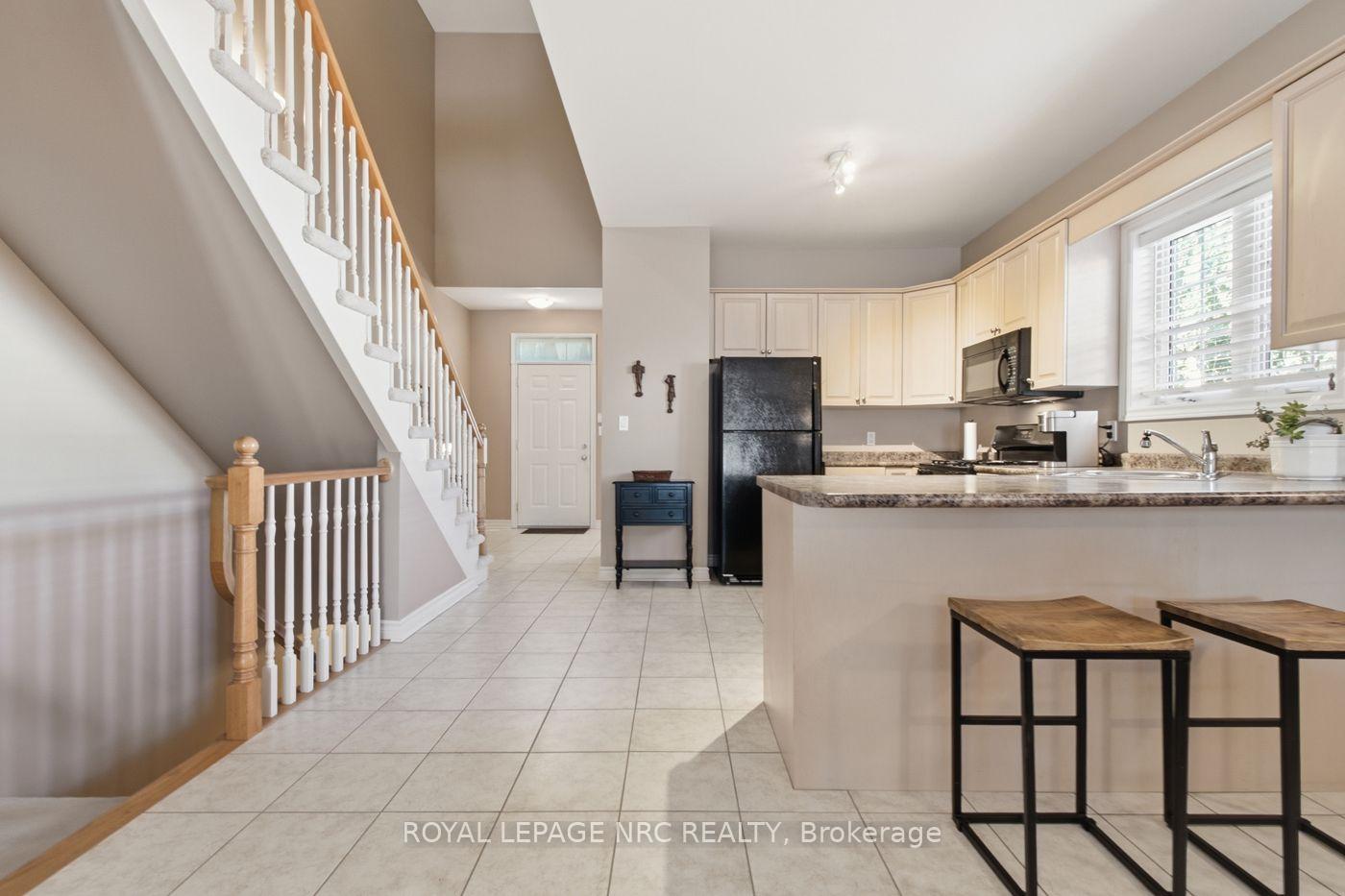 Photo 14 of 8142 Costabile Drive, Niagara Falls, Ascot — HOMEH