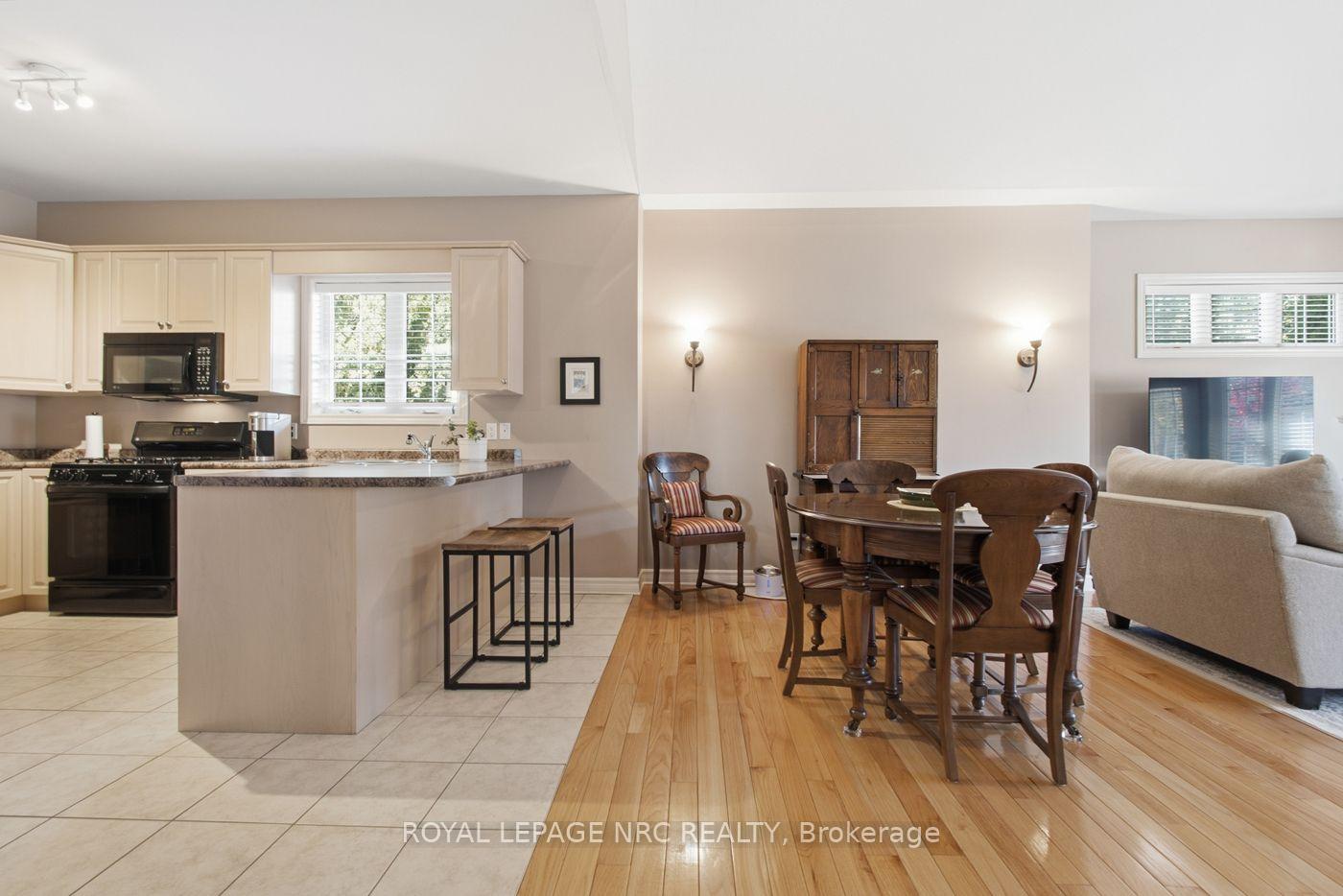 Photo 16 of 8142 Costabile Drive, Niagara Falls, Ascot — HOMEH