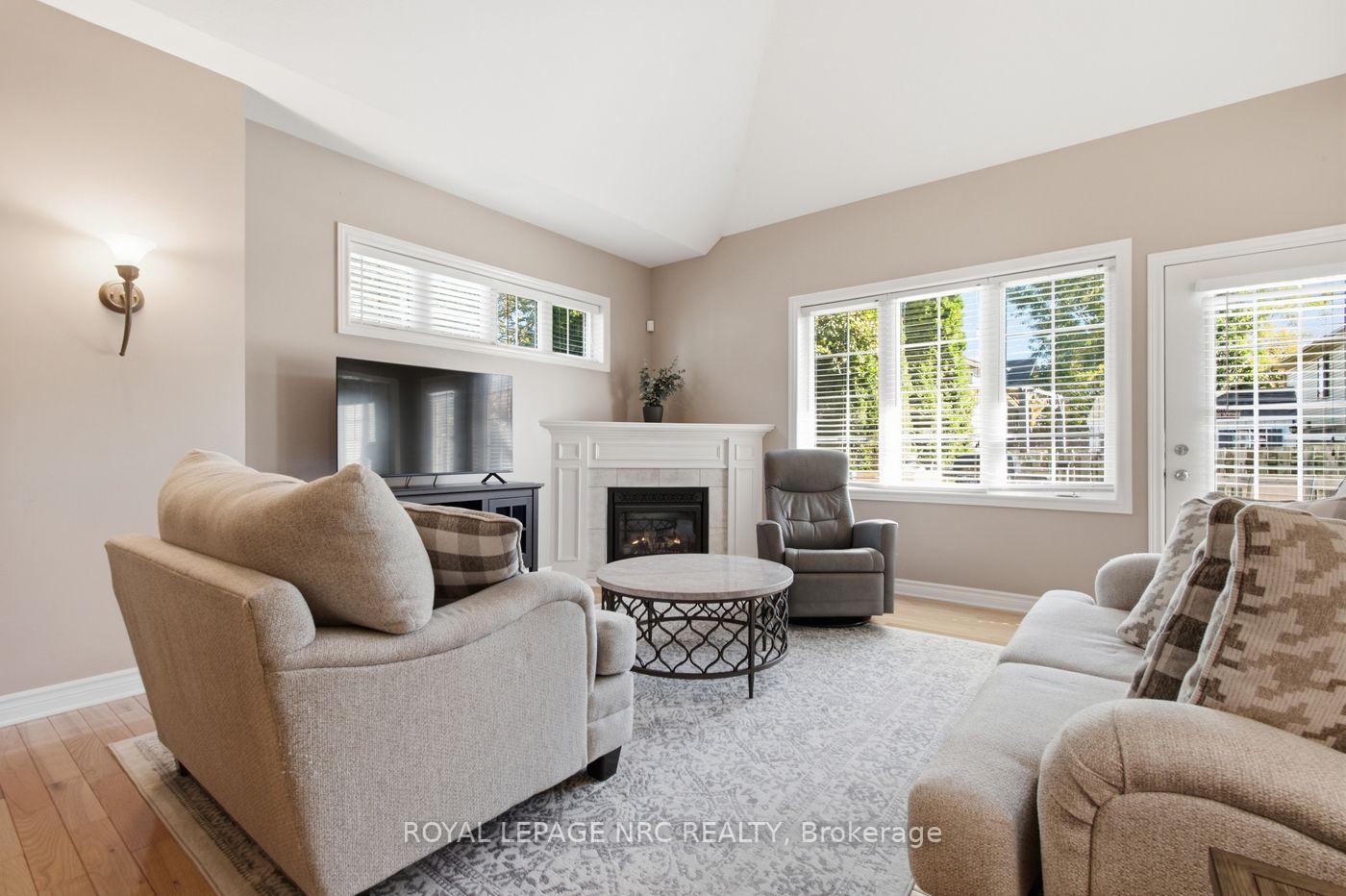 Photo 19 of 8142 Costabile Drive, Niagara Falls, Ascot — HOMEH