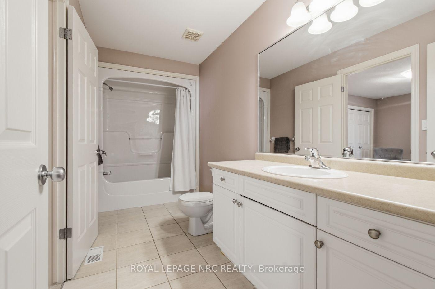 Photo 37 of 8142 Costabile Drive, Niagara Falls, Ascot — HOMEH