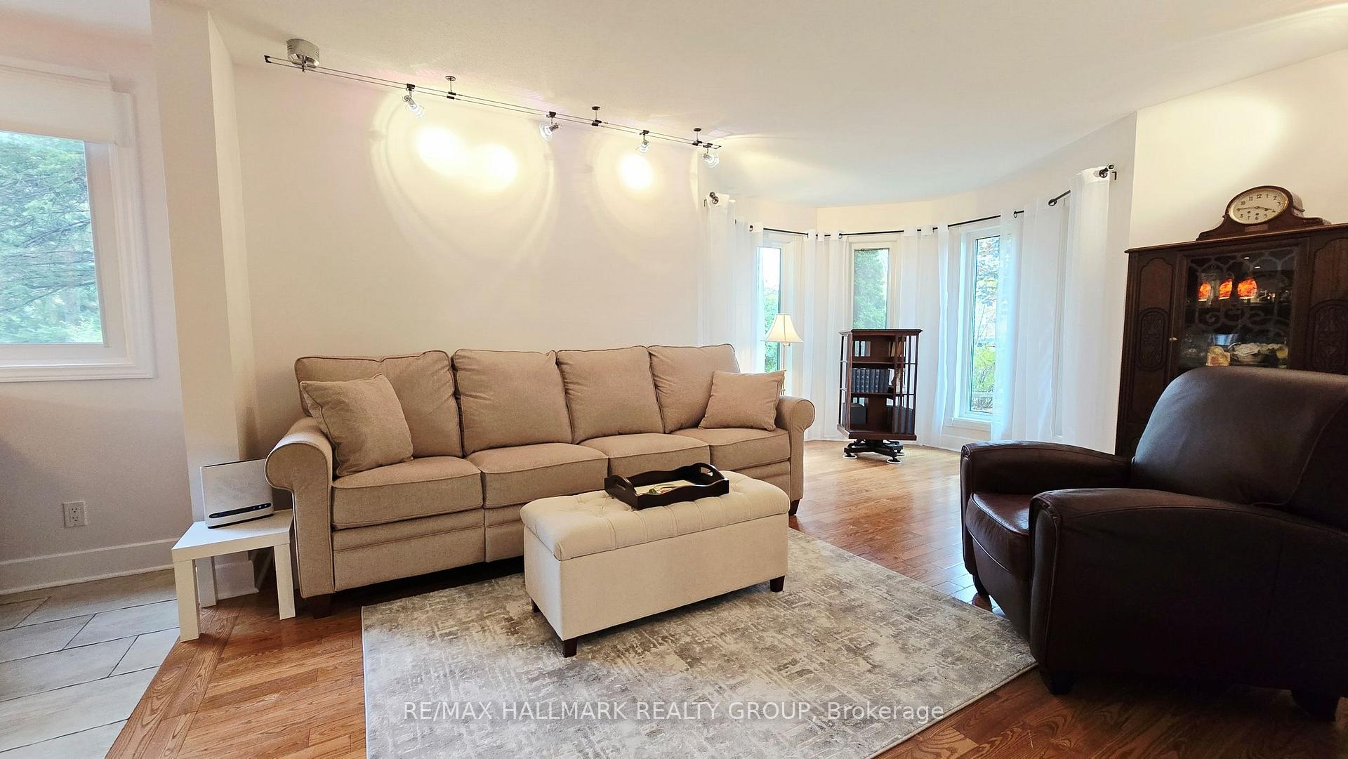 Photo 3 of 40 Huntsman Crescent, Ottawa, Kanata - Bridlewood — HOMEH