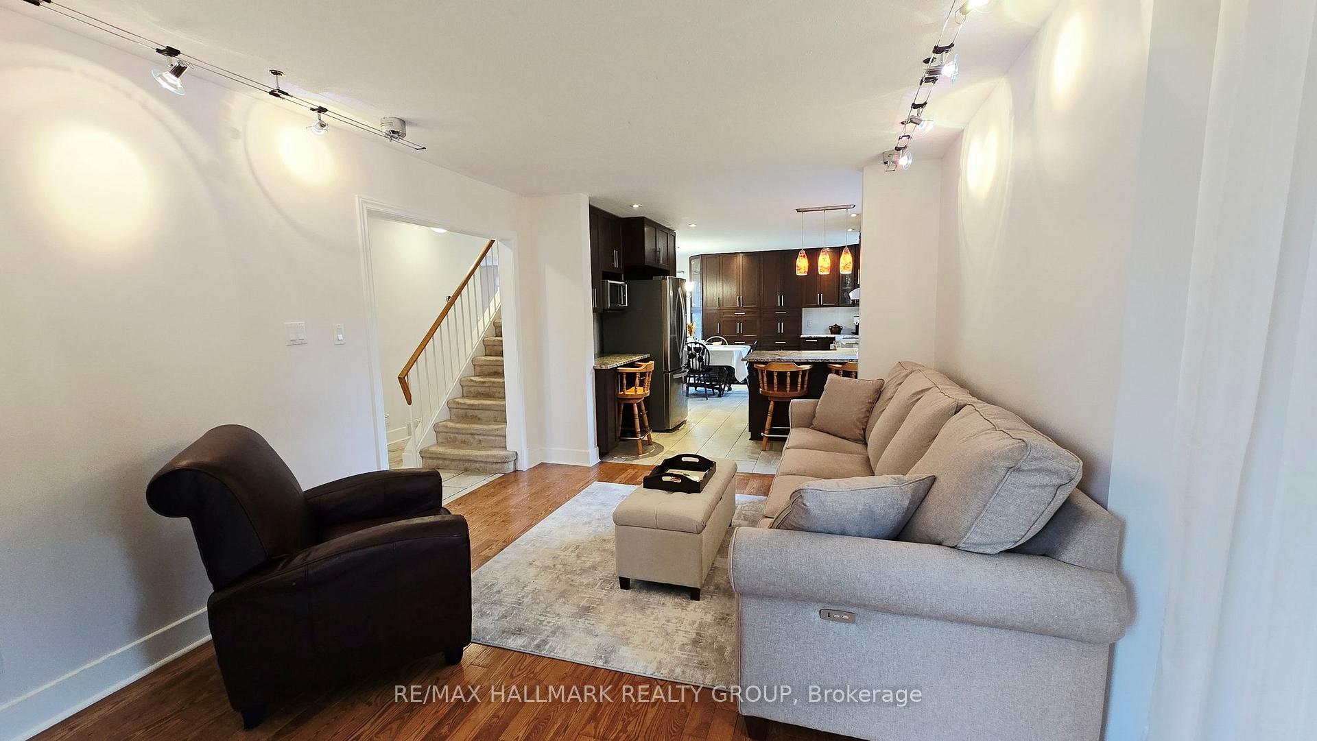 Photo 4 of 40 Huntsman Crescent, Ottawa, Kanata - Bridlewood — HOMEH