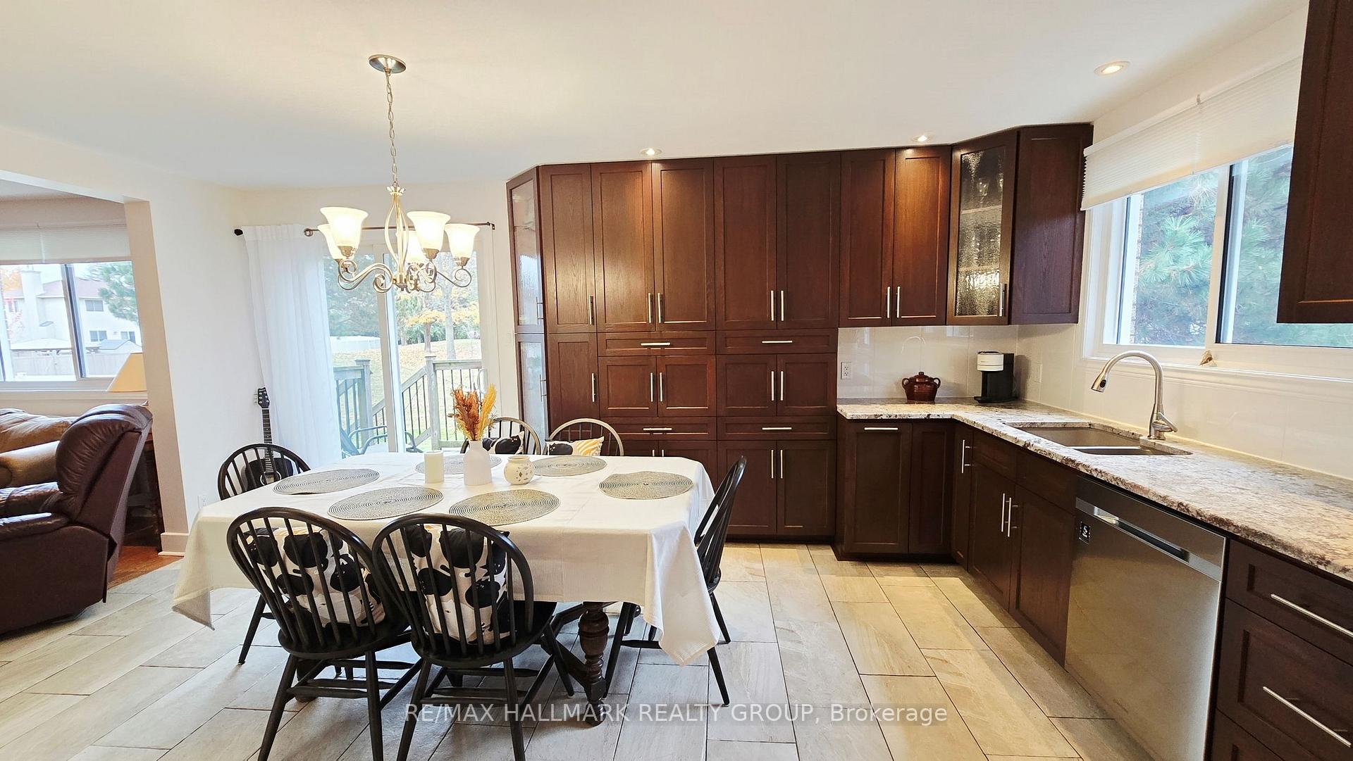 Photo 9 of 40 Huntsman Crescent, Ottawa, Kanata - Bridlewood — HOMEH