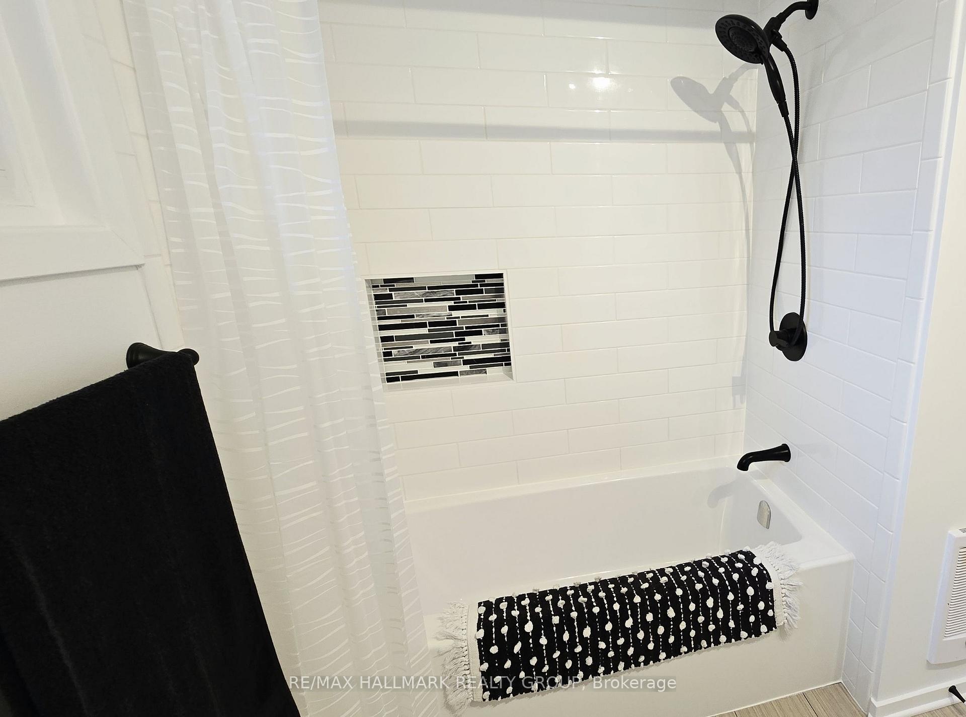 Photo 27 of 40 Huntsman Crescent, Ottawa, Kanata - Bridlewood — HOMEH
