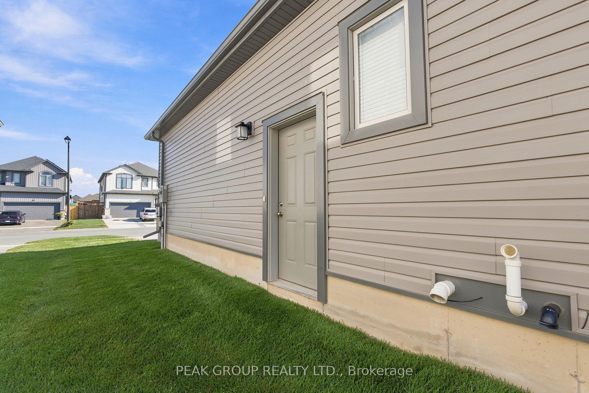 Photo 2 of Unit 2, 21 Barker Parkway, Thorold, Rolling Meadows — HOMEH
