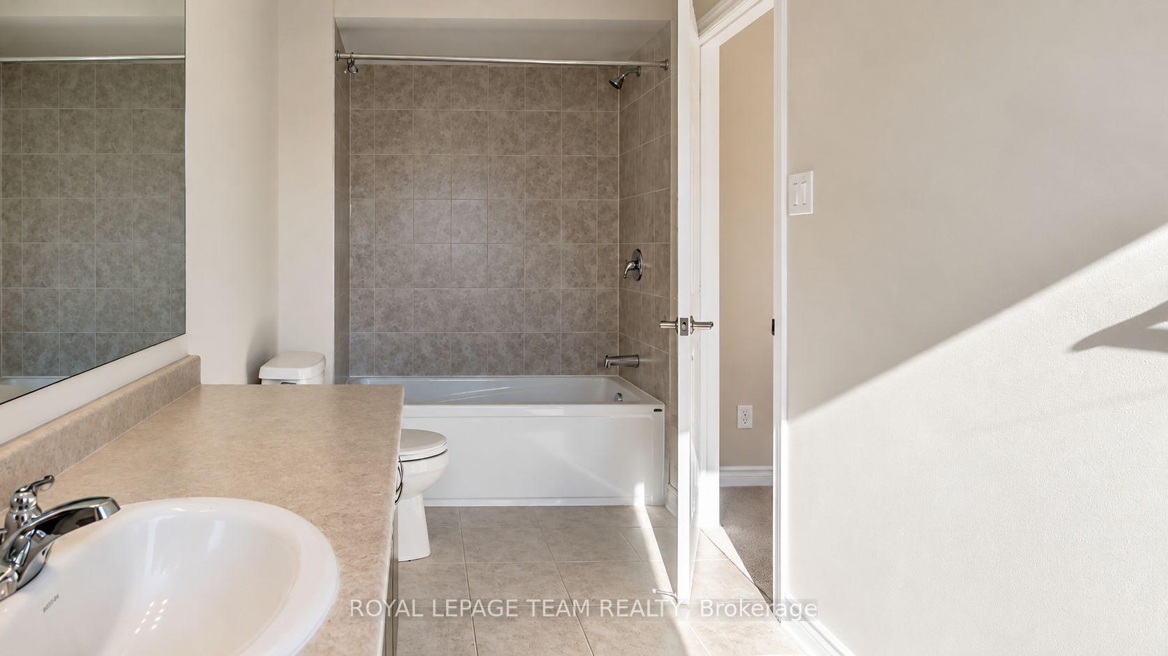 Photo 15 of 268 Atima Circle, Ottawa, Barrhaven - Half Moon Bay — HOMEH