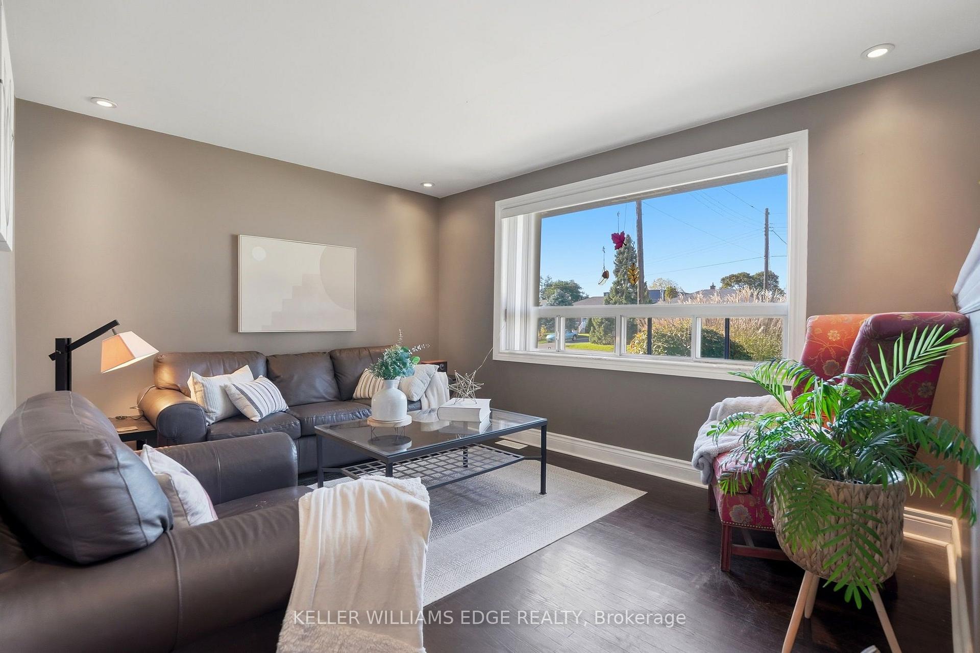 Photo 5 of 660 Wickens Avenue, Burlington, LaSalle — HOMEH
