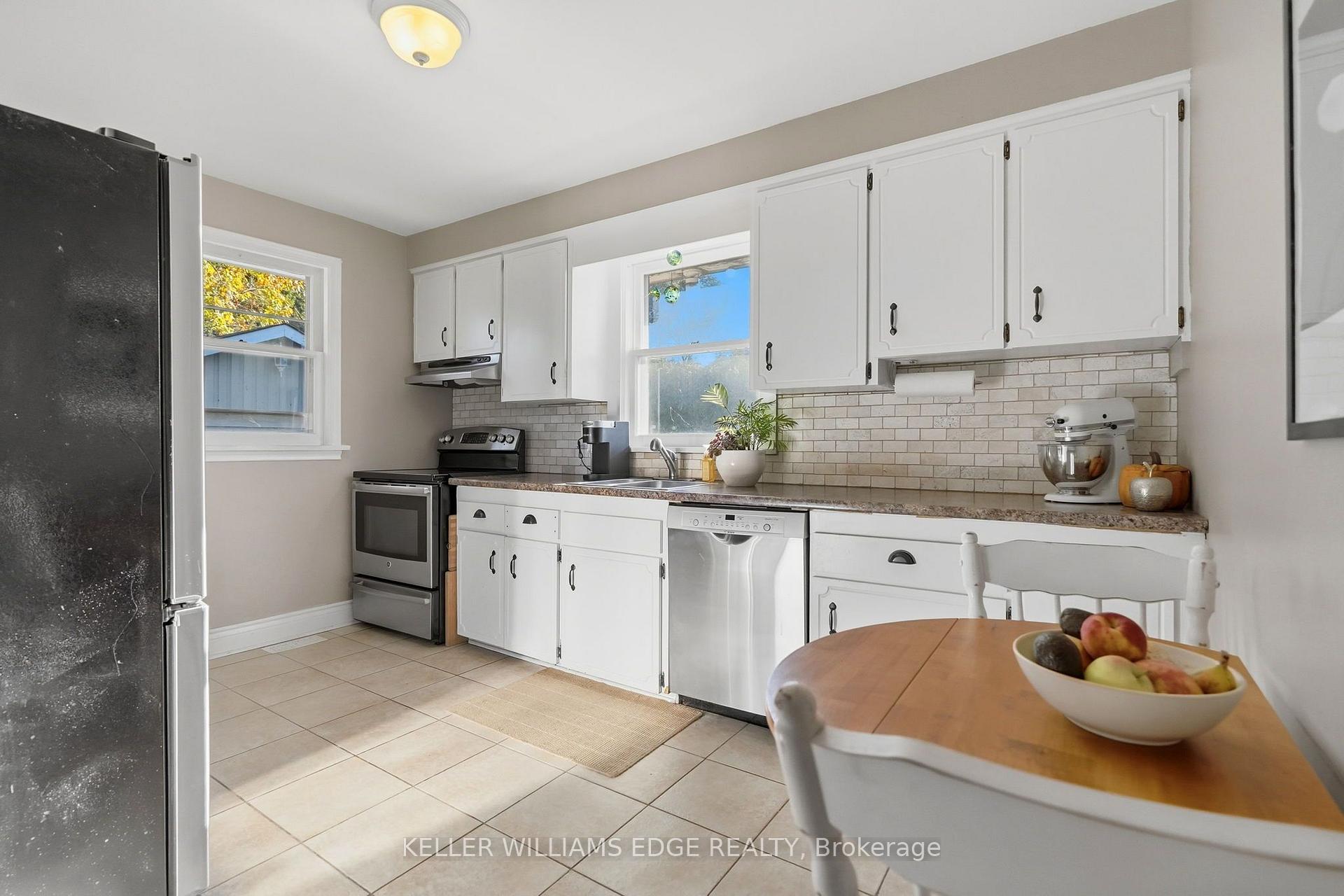 Photo 7 of 660 Wickens Avenue, Burlington, LaSalle — HOMEH