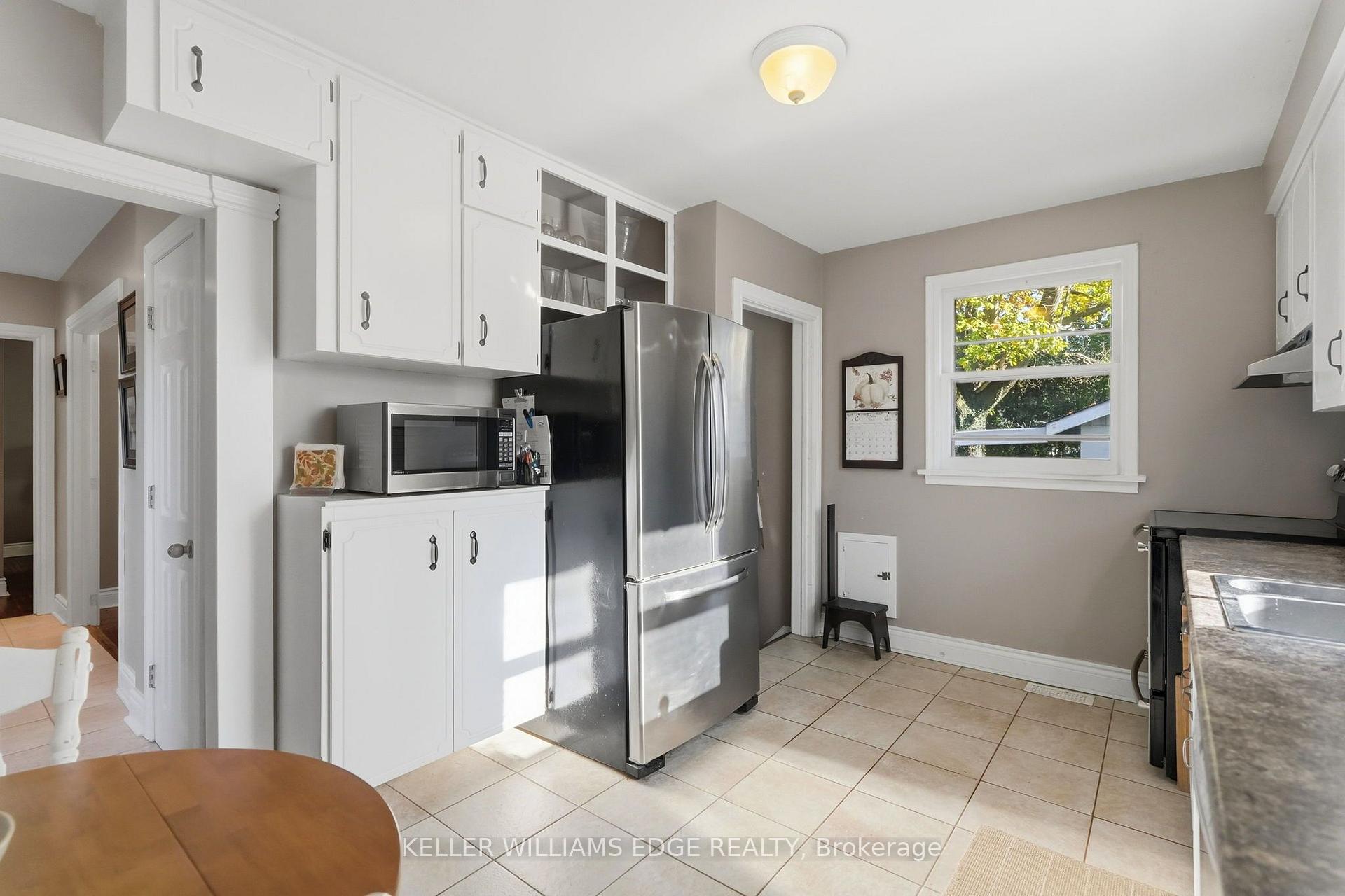 Photo 8 of 660 Wickens Avenue, Burlington, LaSalle — HOMEH