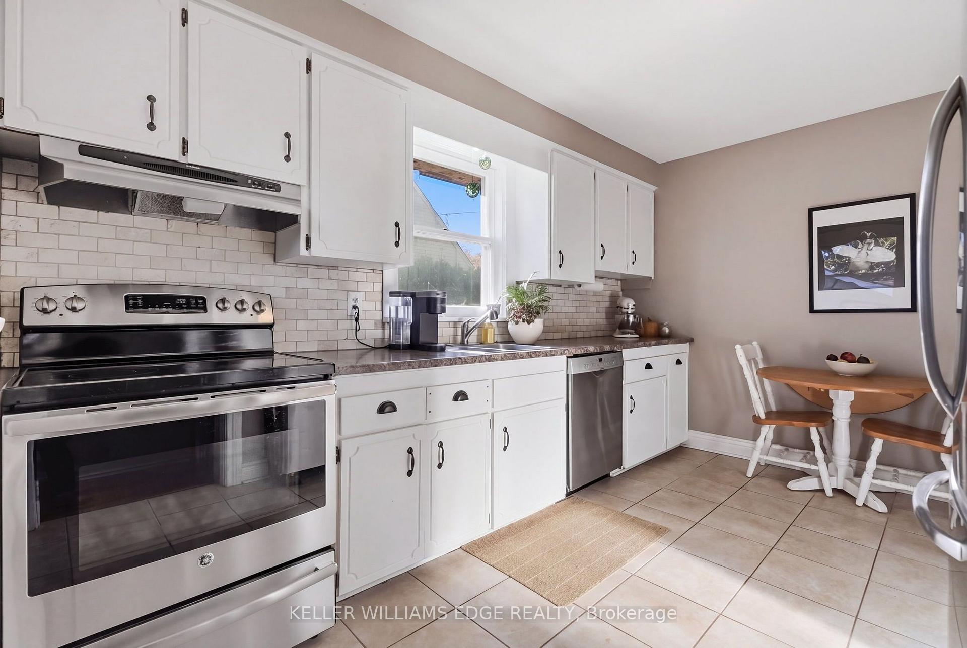 Photo 9 of 660 Wickens Avenue, Burlington, LaSalle — HOMEH