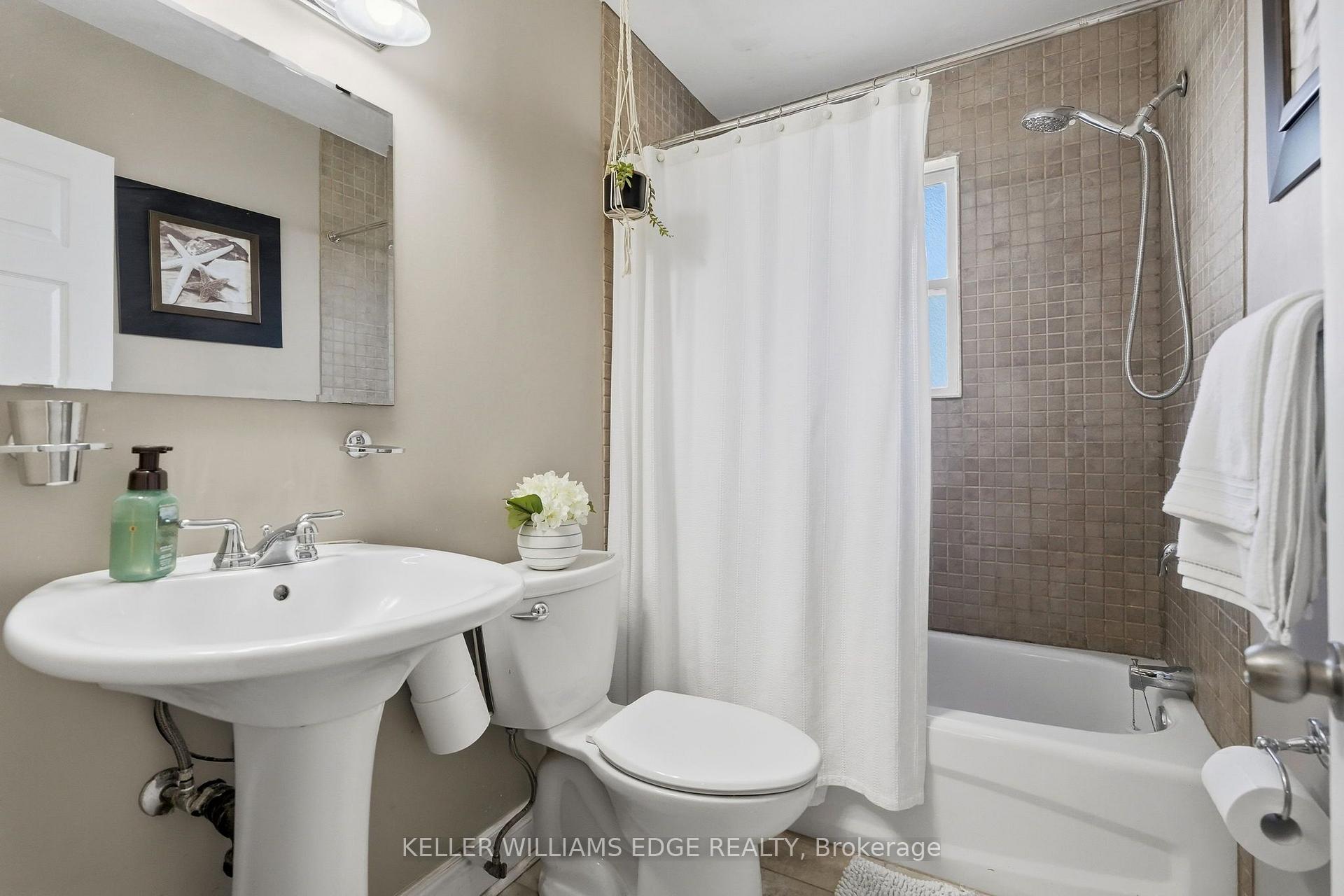 Photo 15 of 660 Wickens Avenue, Burlington, LaSalle — HOMEH