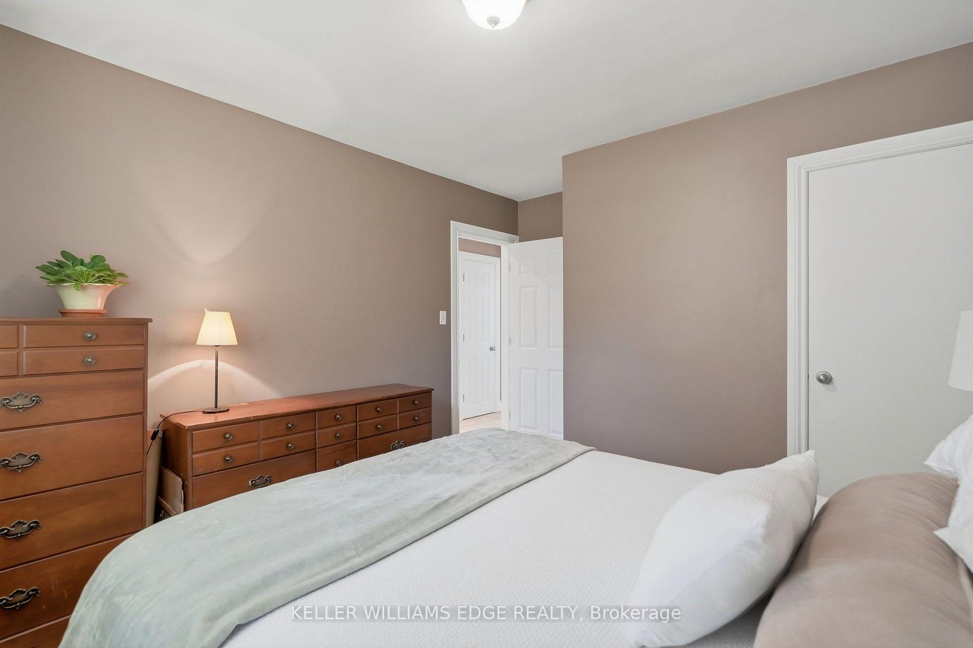 Photo 19 of 660 Wickens Avenue, Burlington, LaSalle — HOMEH