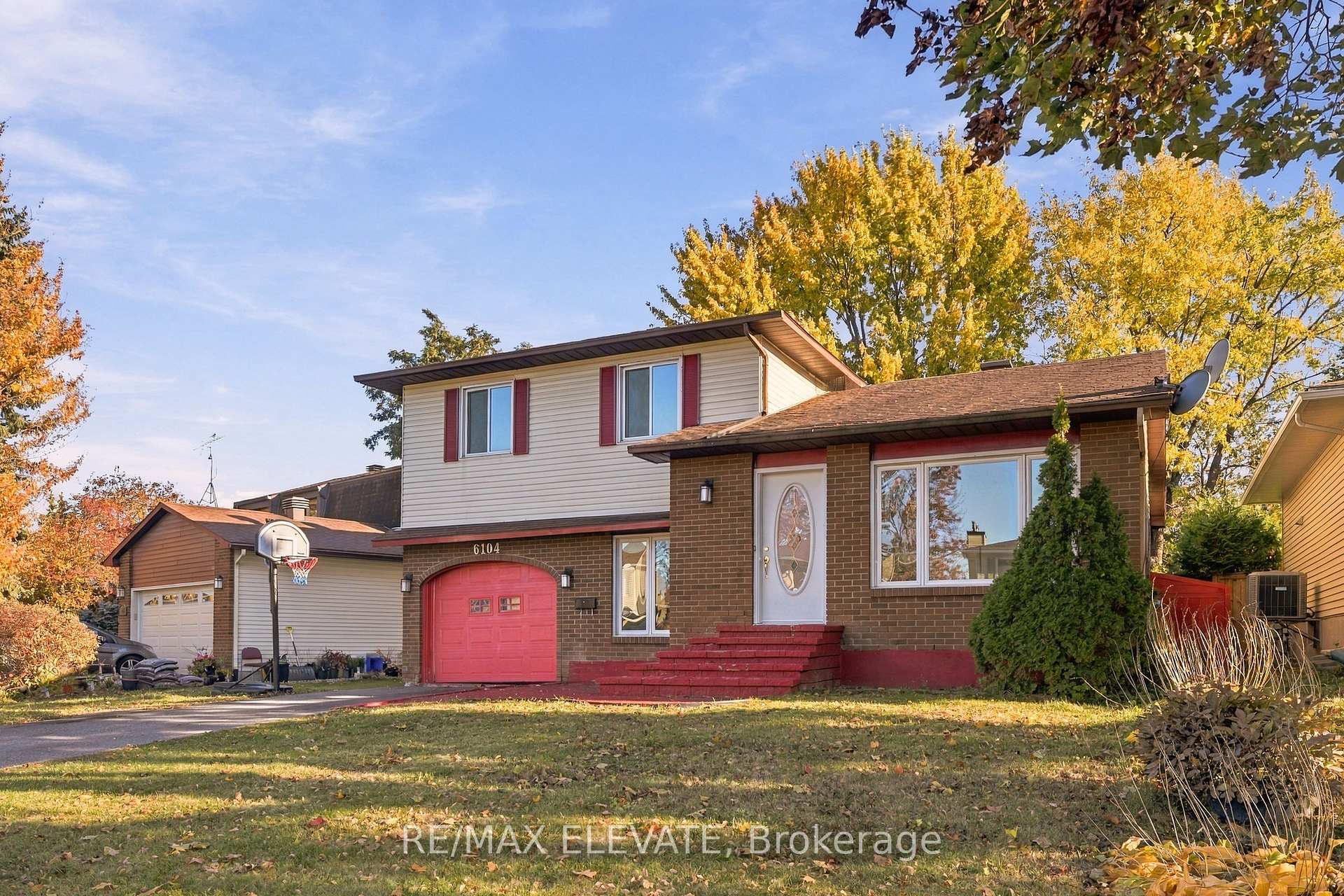 Photo 2 of 6104 Vineyard Drive, Ottawa, Convent Glen — HOMEH