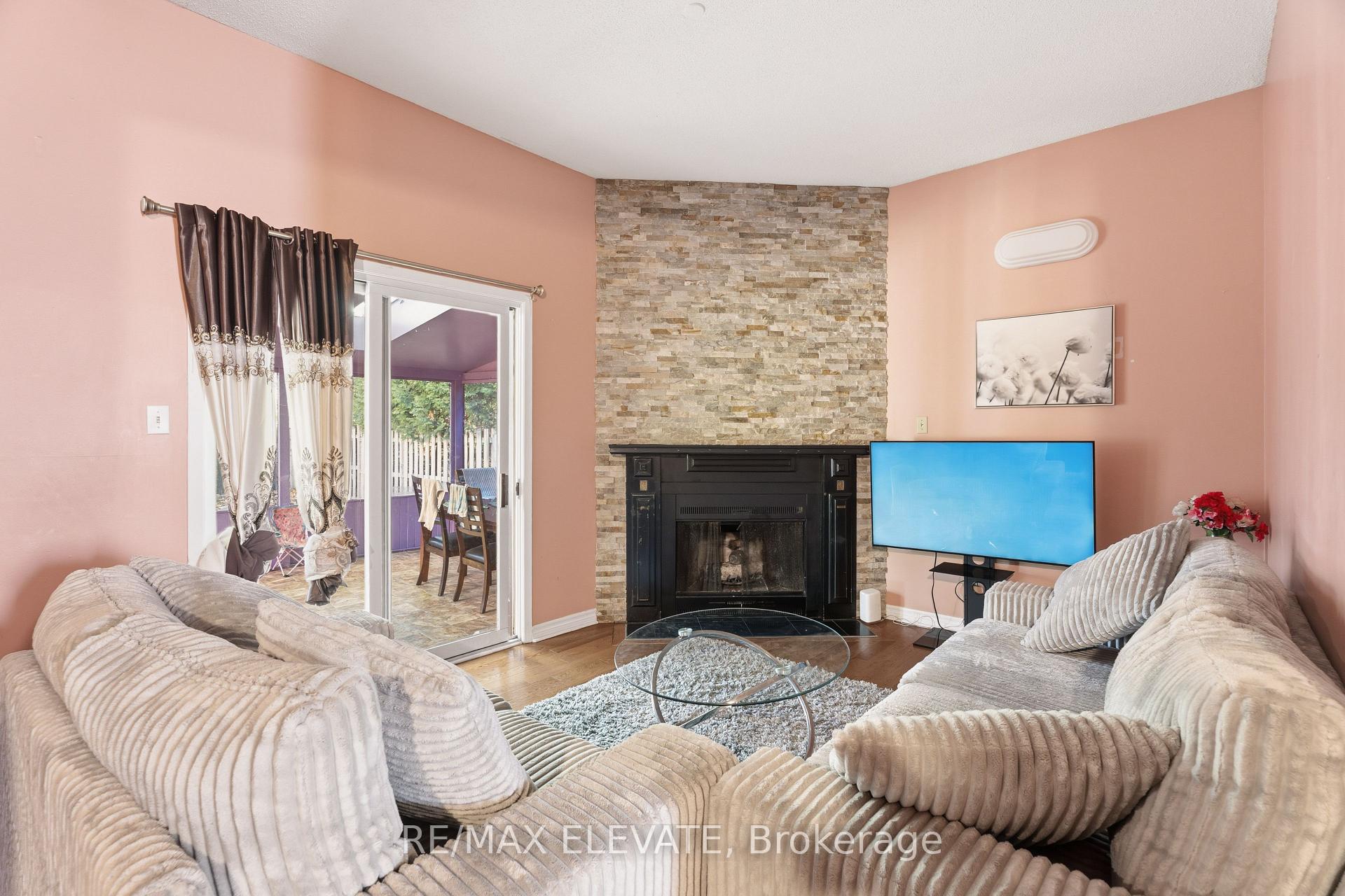 Photo 14 of 6104 Vineyard Drive, Ottawa, Convent Glen — HOMEH