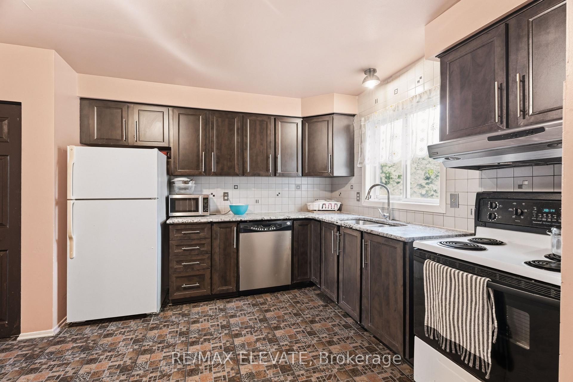 Photo 17 of 6104 Vineyard Drive, Ottawa, Convent Glen — HOMEH