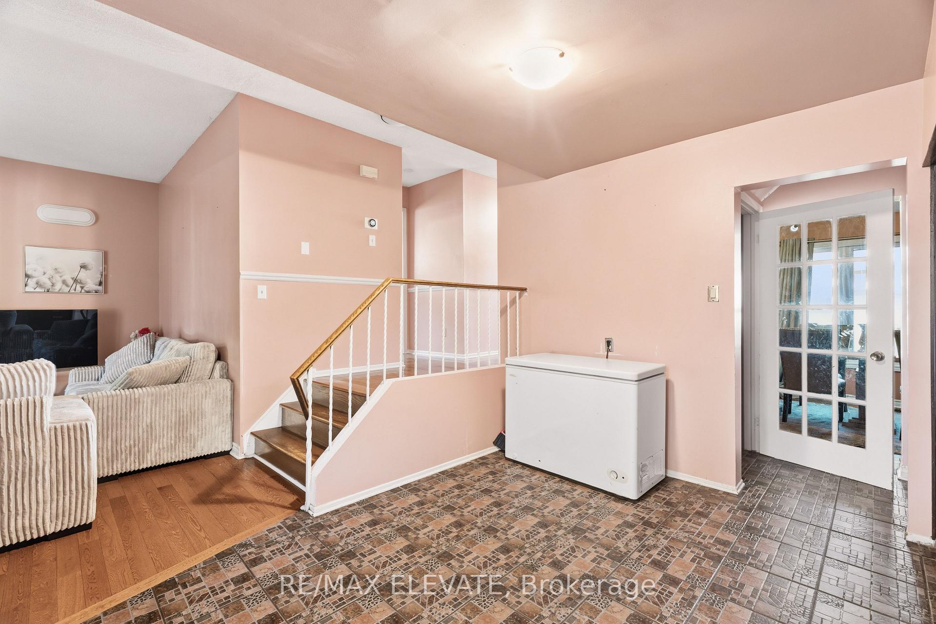 Photo 20 of 6104 Vineyard Drive, Ottawa, Convent Glen — HOMEH