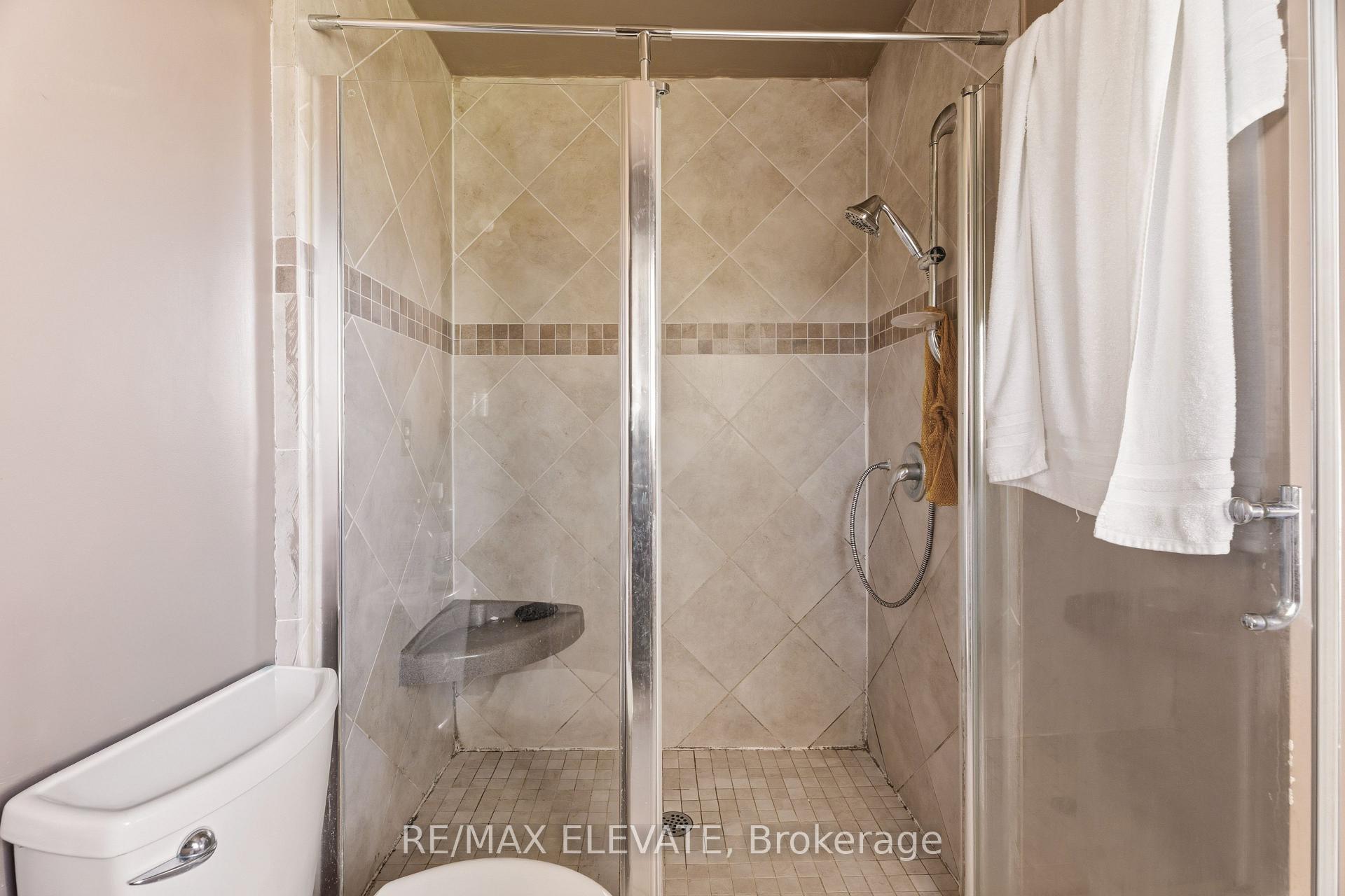 Photo 27 of 6104 Vineyard Drive, Ottawa, Convent Glen — HOMEH