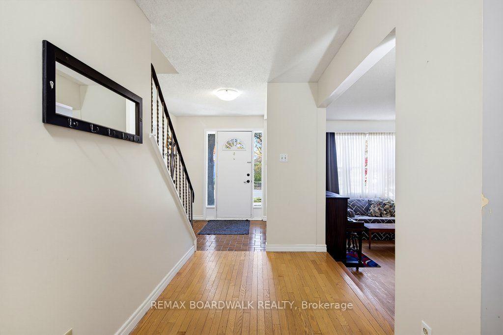 Photo 5 of 29 Southpark Drive, Ottawa, Blackburn Hamlet — HOMEH