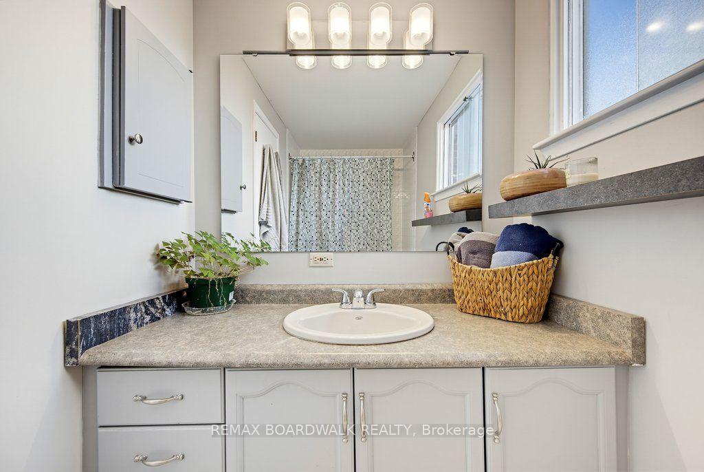 Photo 24 of 29 Southpark Drive, Ottawa, Blackburn Hamlet — HOMEH