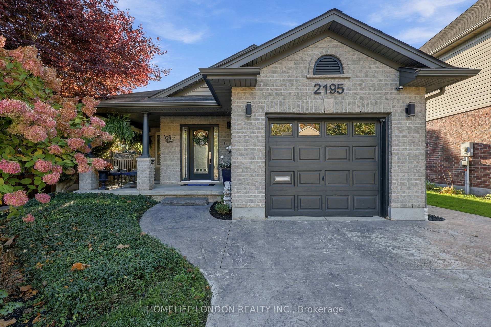 Photo 1 of 2195 Thornicroft Crescent E, London, South V — HOMEH