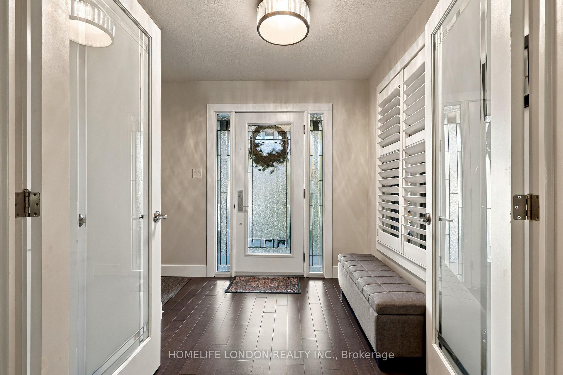 Photo 4 of 2195 Thornicroft Crescent E, London, South V — HOMEH