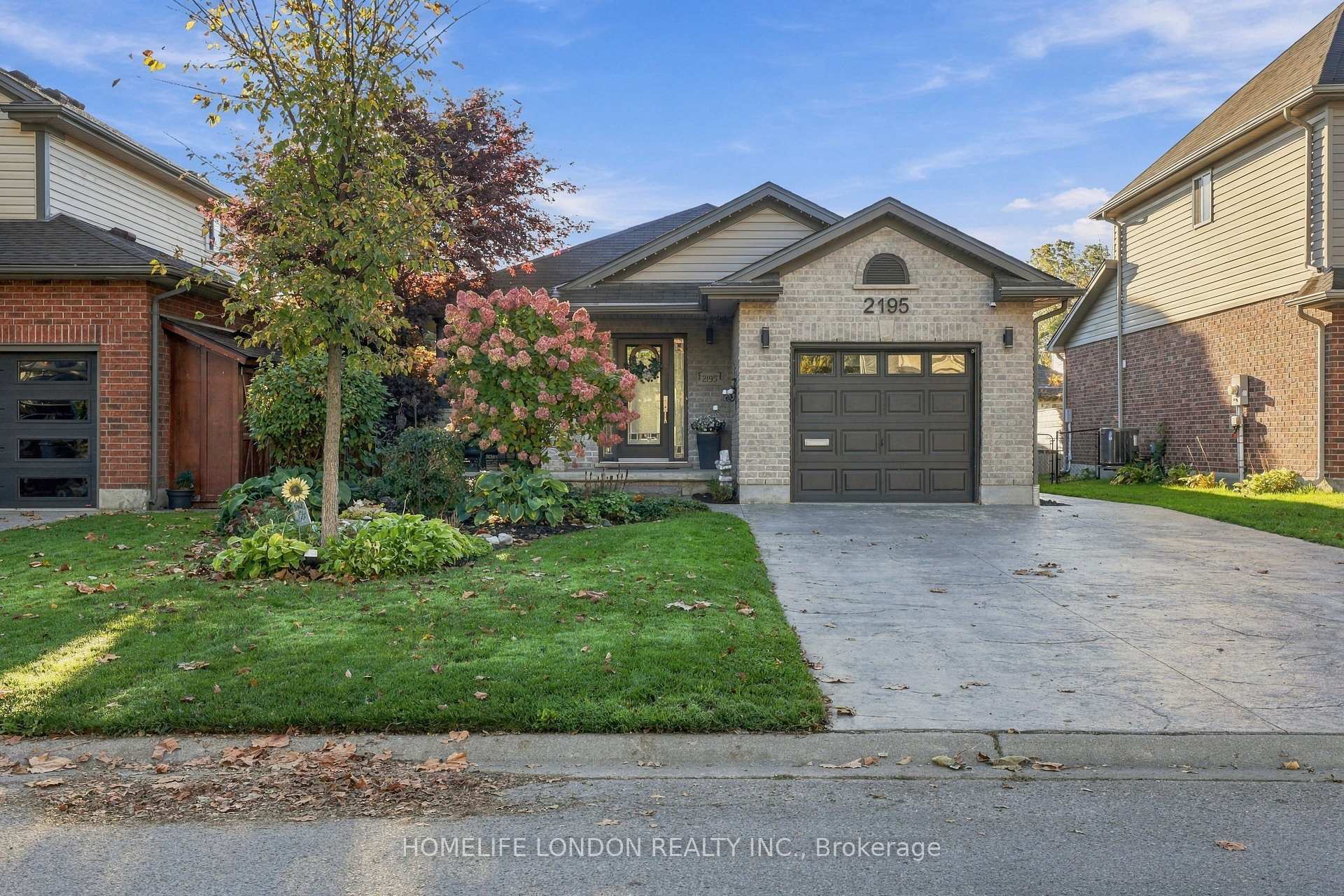 Photo 7 of 2195 Thornicroft Crescent E, London, South V — HOMEH