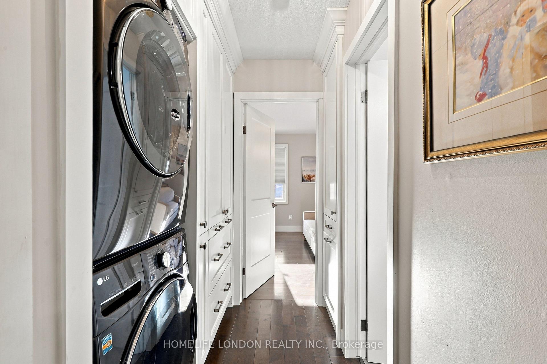 Photo 12 of 2195 Thornicroft Crescent E, London, South V — HOMEH