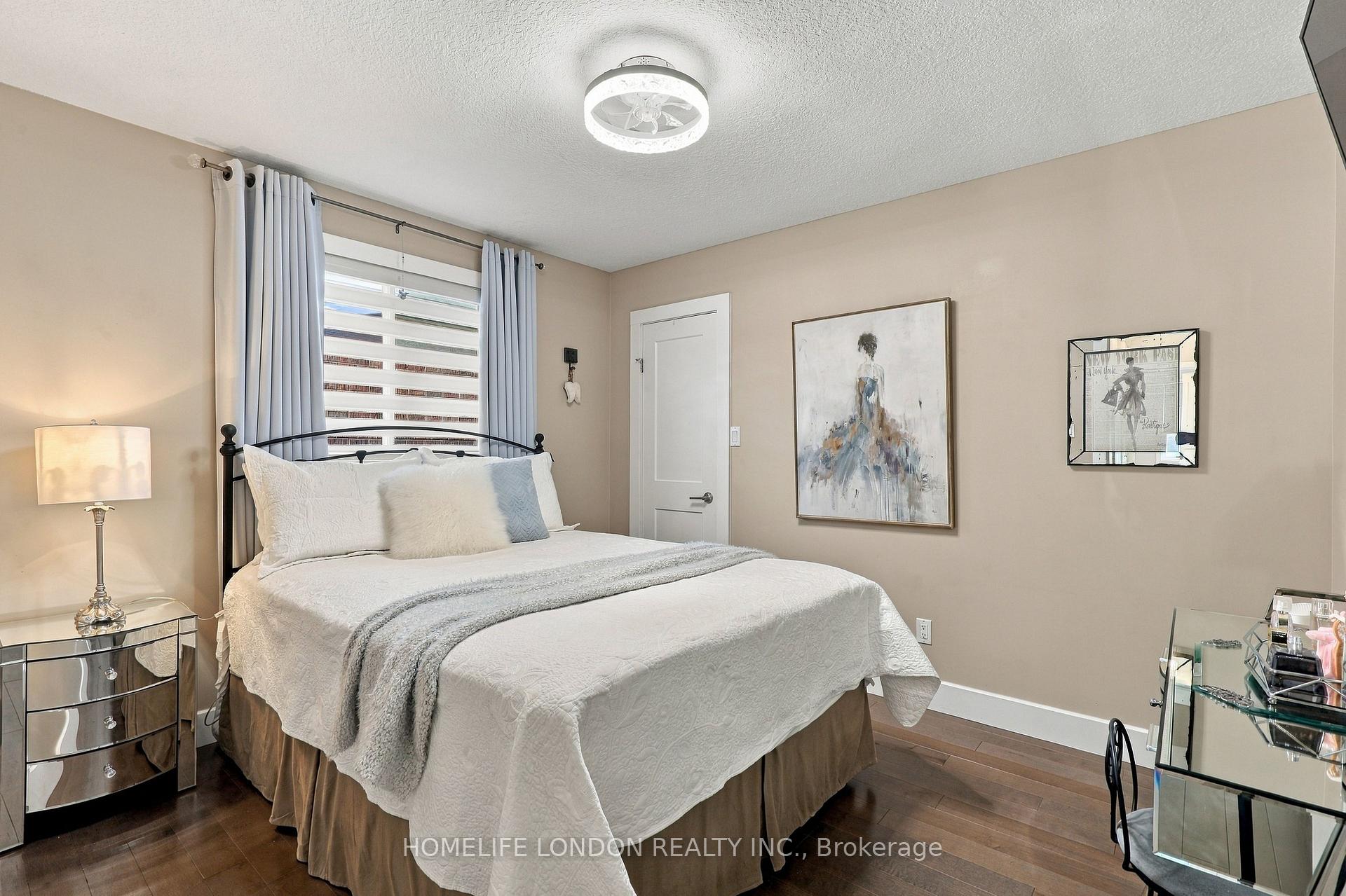 Photo 22 of 2195 Thornicroft Crescent E, London, South V — HOMEH