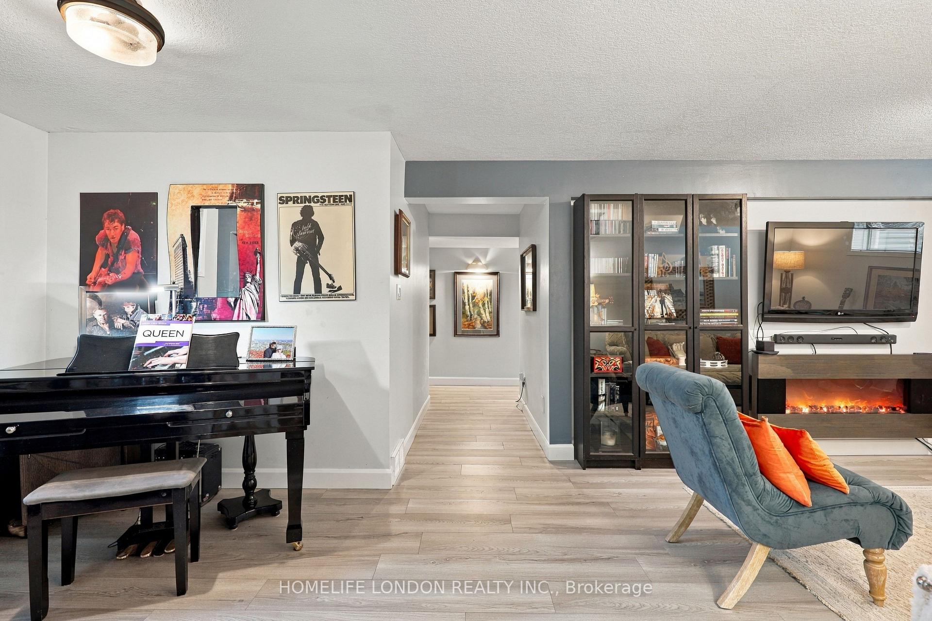 Photo 24 of 2195 Thornicroft Crescent E, London, South V — HOMEH