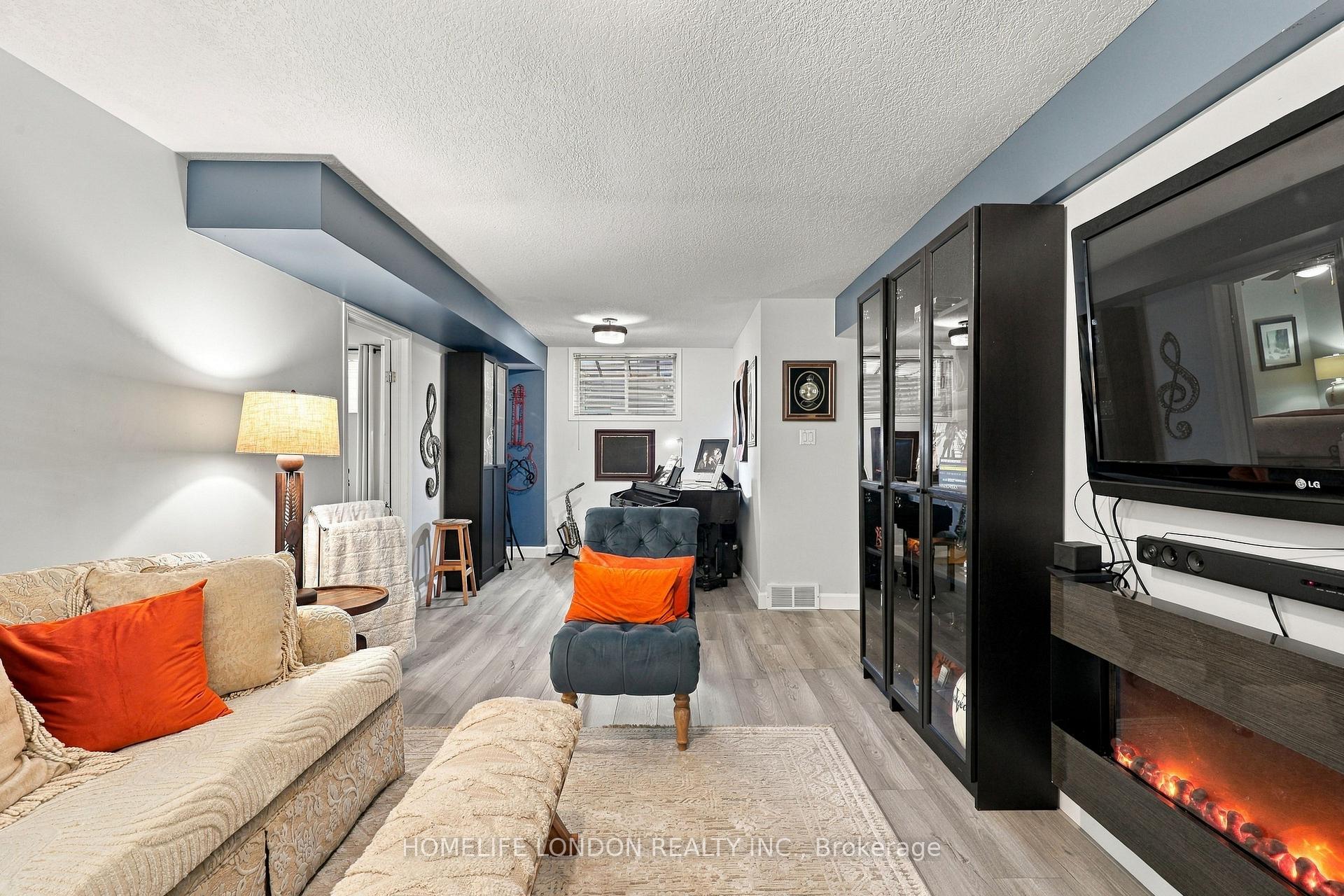 Photo 26 of 2195 Thornicroft Crescent E, London, South V — HOMEH