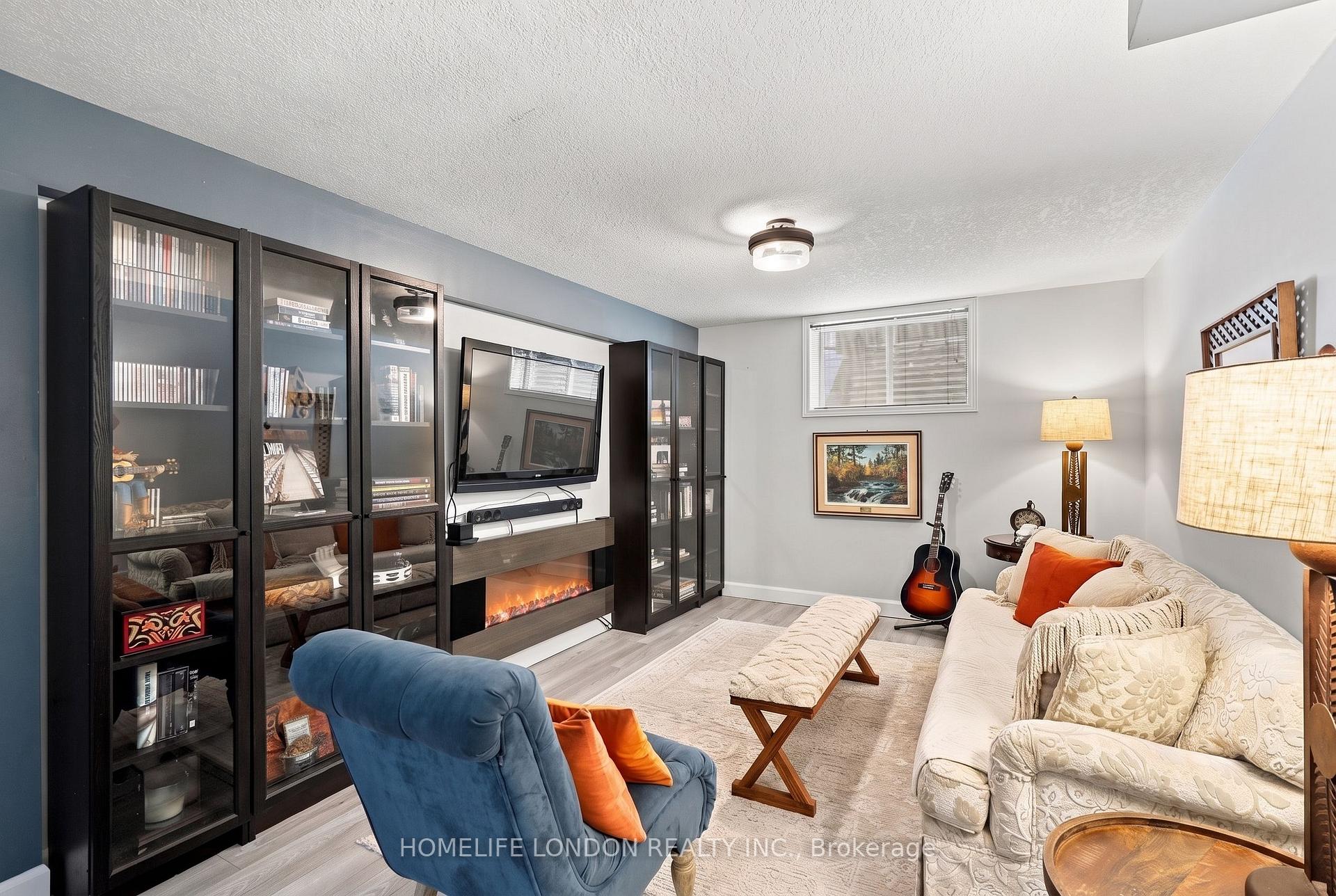 Photo 27 of 2195 Thornicroft Crescent E, London, South V — HOMEH