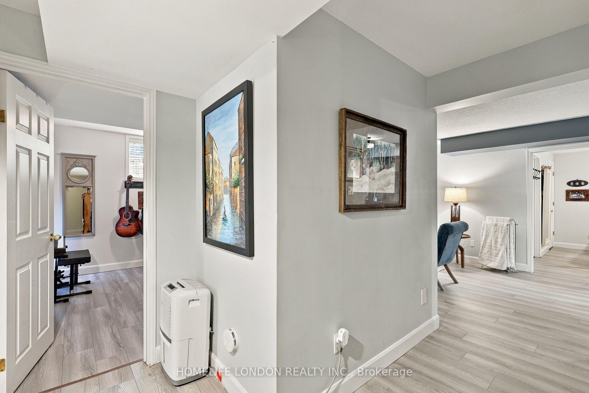 Photo 28 of 2195 Thornicroft Crescent E, London, South V — HOMEH