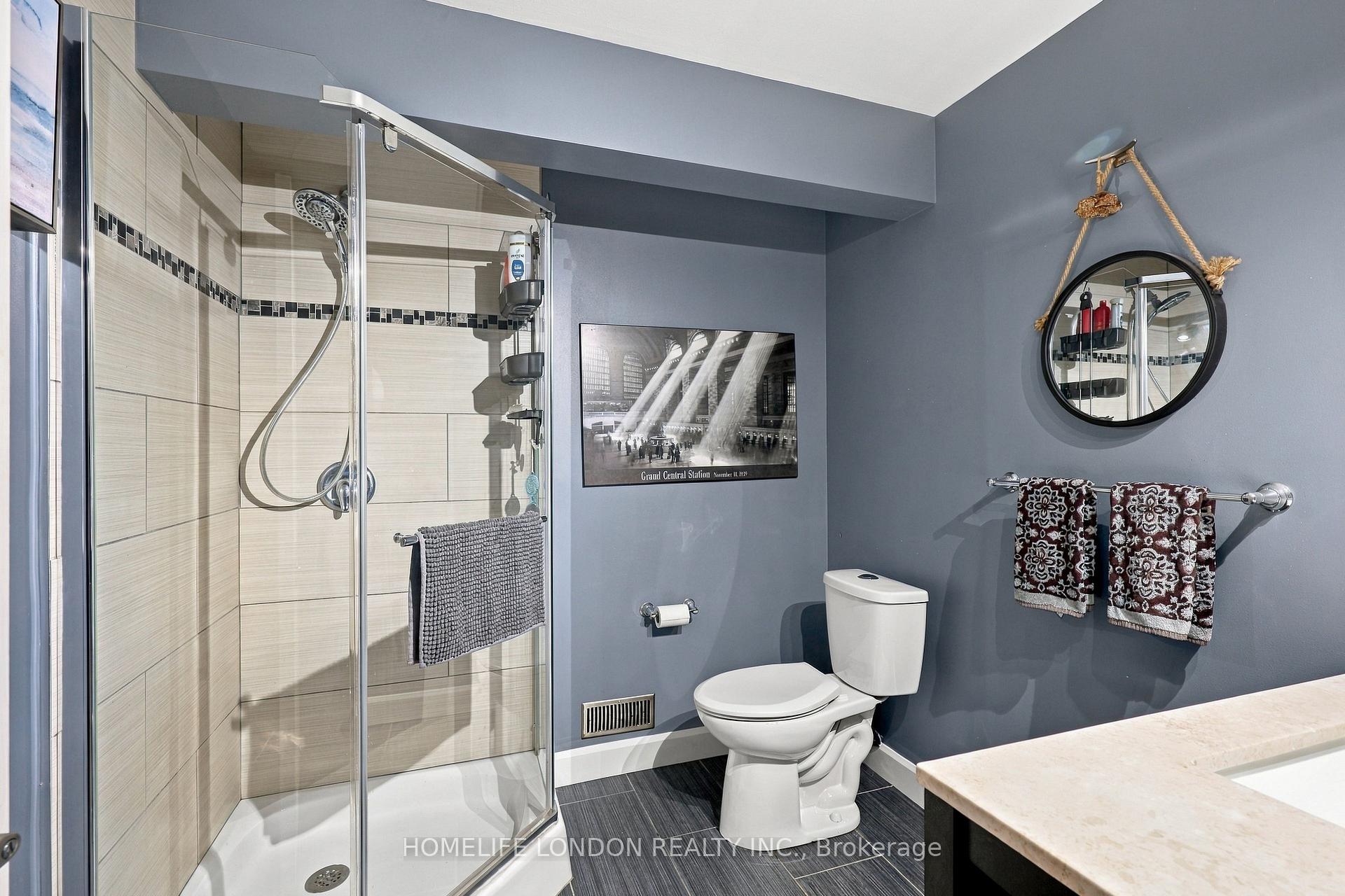 Photo 30 of 2195 Thornicroft Crescent E, London, South V — HOMEH
