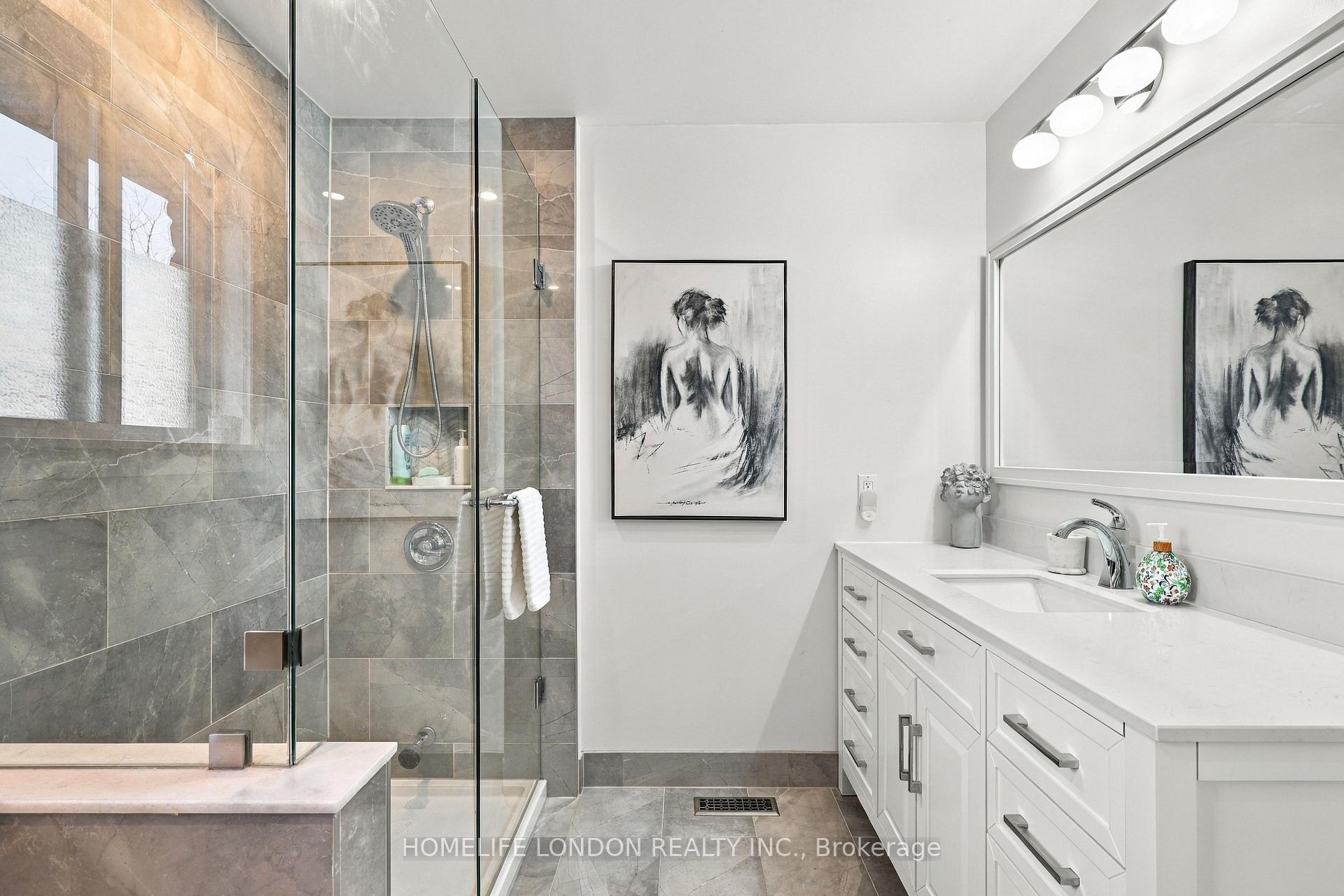 Photo 31 of 2195 Thornicroft Crescent E, London, South V — HOMEH