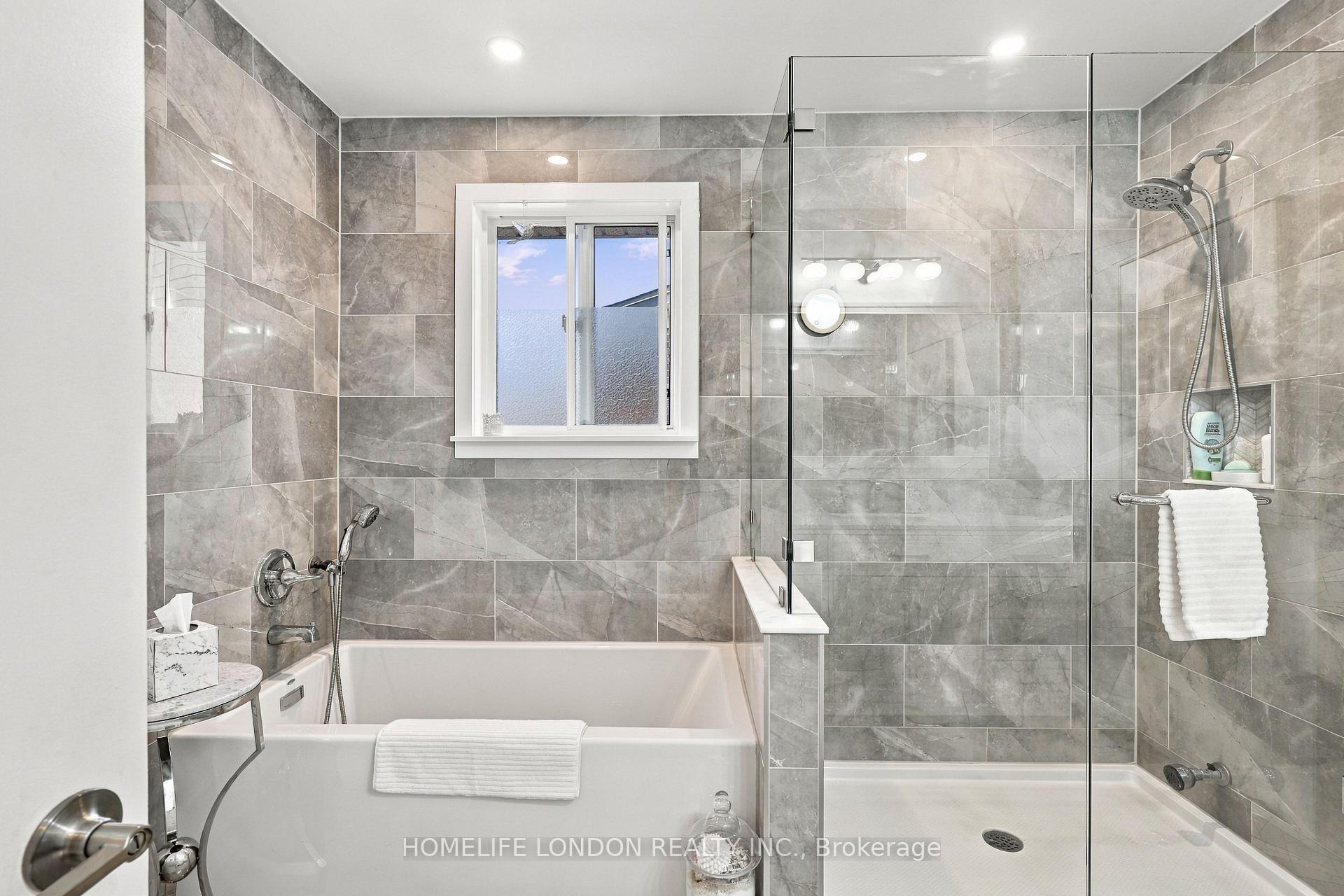 Photo 32 of 2195 Thornicroft Crescent E, London, South V — HOMEH