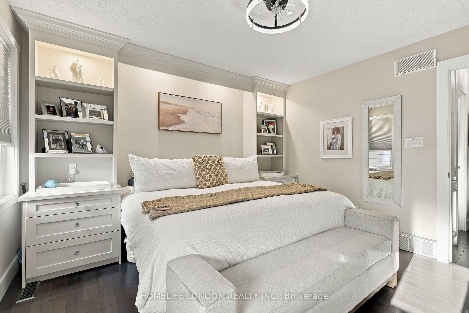 Photo 33 of 2195 Thornicroft Crescent E, London, South V — HOMEH