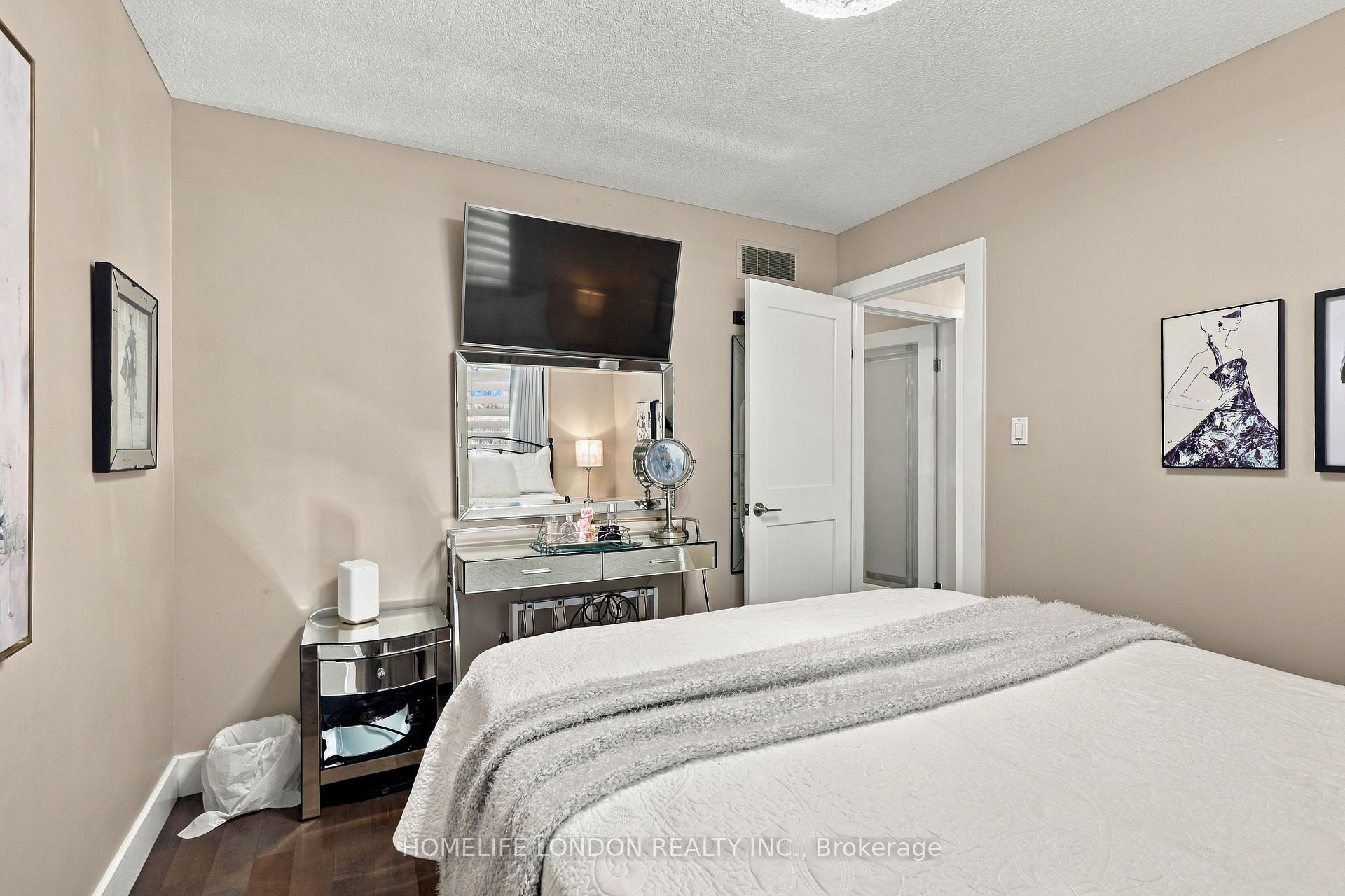 Photo 36 of 2195 Thornicroft Crescent E, London, South V — HOMEH
