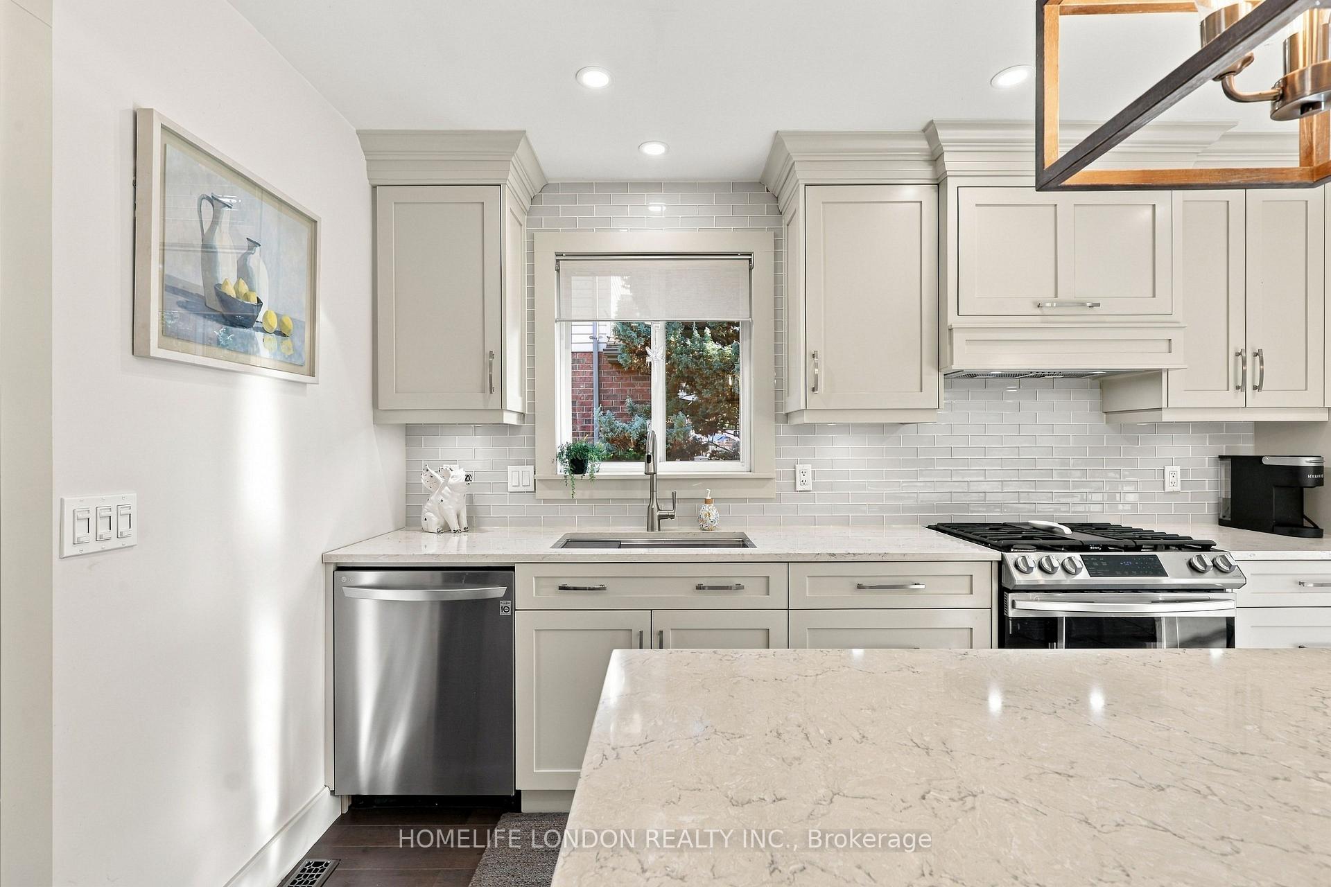 Photo 45 of 2195 Thornicroft Crescent E, London, South V — HOMEH