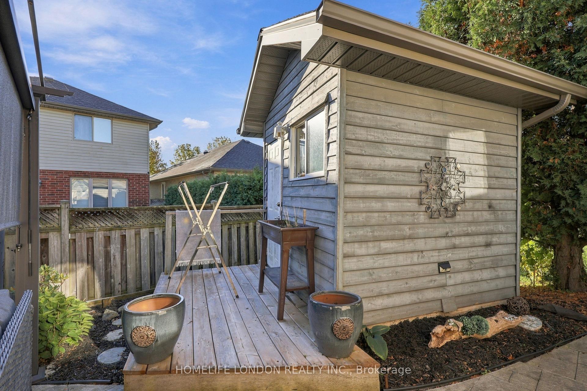 Photo 46 of 2195 Thornicroft Crescent E, London, South V — HOMEH