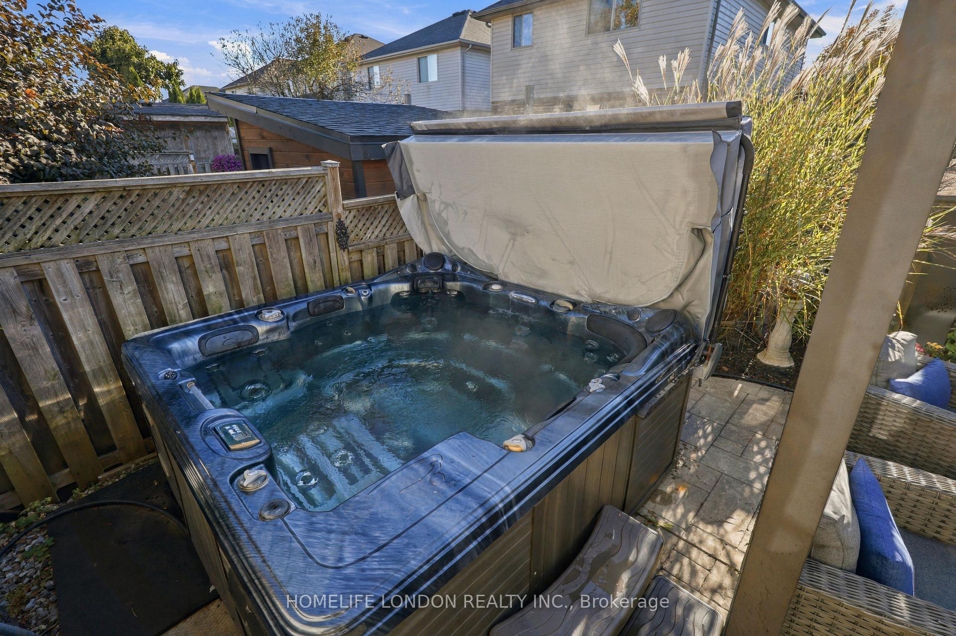 Photo 48 of 2195 Thornicroft Crescent E, London, South V — HOMEH