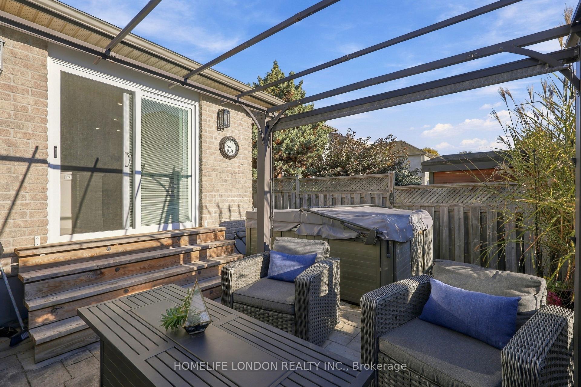 Photo 50 of 2195 Thornicroft Crescent E, London, South V — HOMEH
