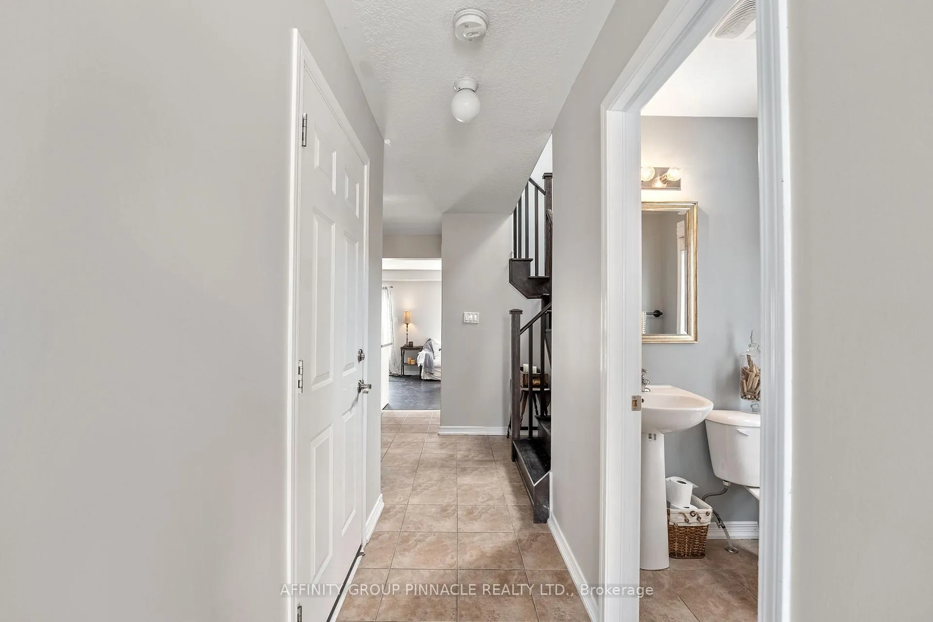 Photo 6 of Unit 32, 75 Prince William Way, Barrie, Innis-Shore — HOMEH