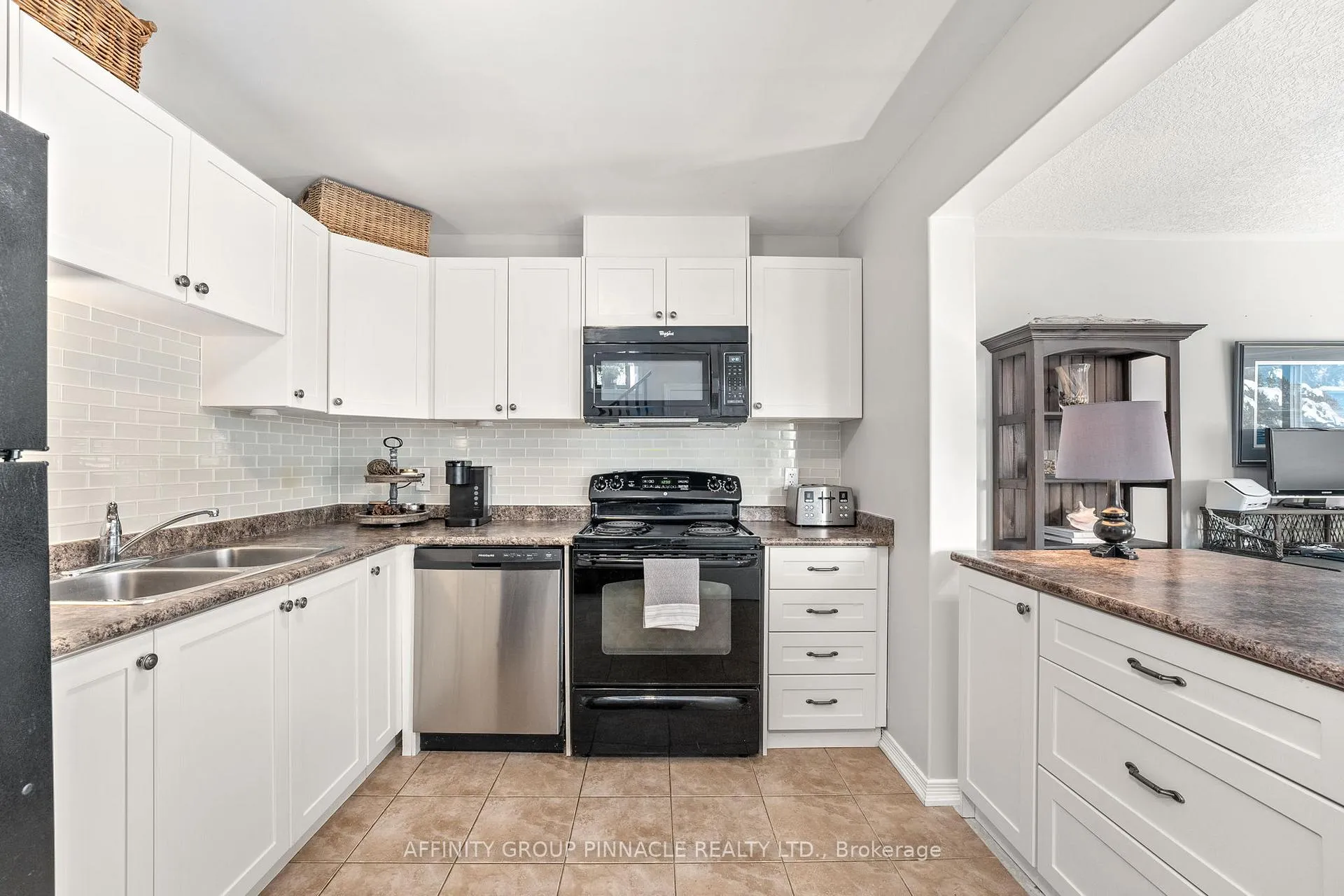 Photo 9 of Unit 32, 75 Prince William Way, Barrie, Innis-Shore — HOMEH