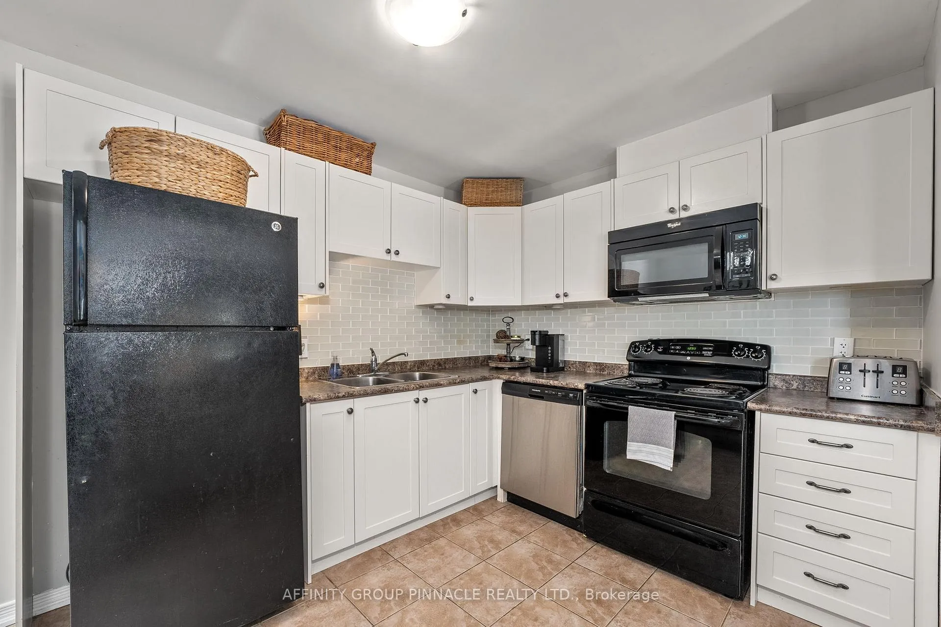 Photo 10 of Unit 32, 75 Prince William Way, Barrie, Innis-Shore — HOMEH
