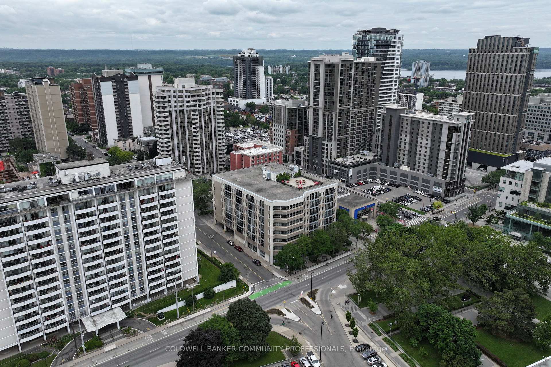 Photo 2 of Unit 410, 66 Bay Street S, Hamilton, Durand — HOMEH