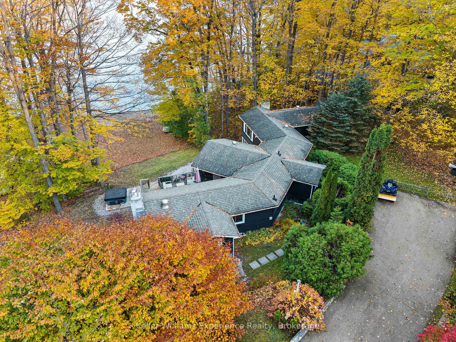 Photo 6 of 21 Lakeview Crescent, Tiny, Rural Tiny — HOMEH